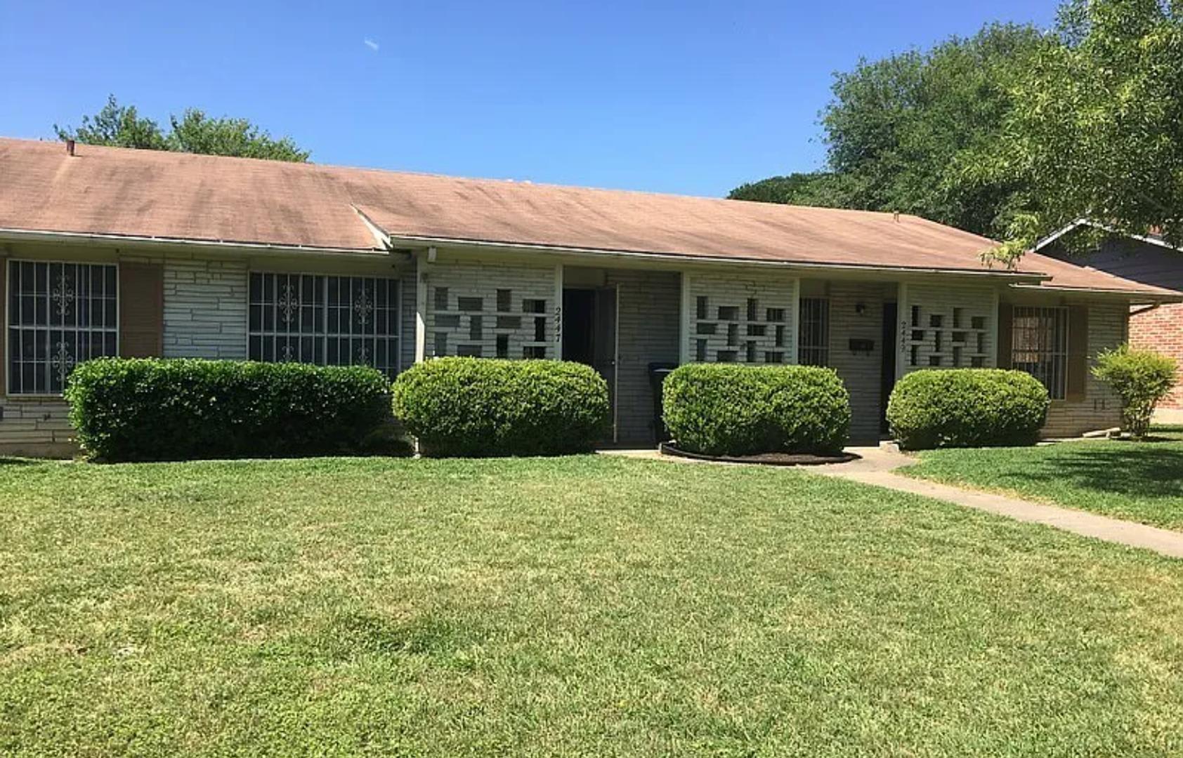 **APPLICATION RECEIVED** 2 Bedroom / 1 Bath Home South Side Lions Park! – photo 3