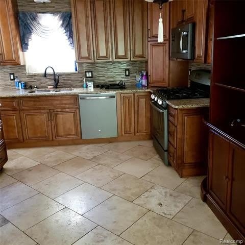 26656 Rouge River Dr – photo 4