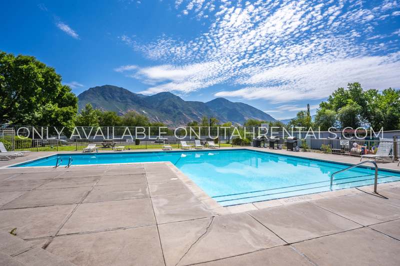 1671 Hickory Ln – photo 2