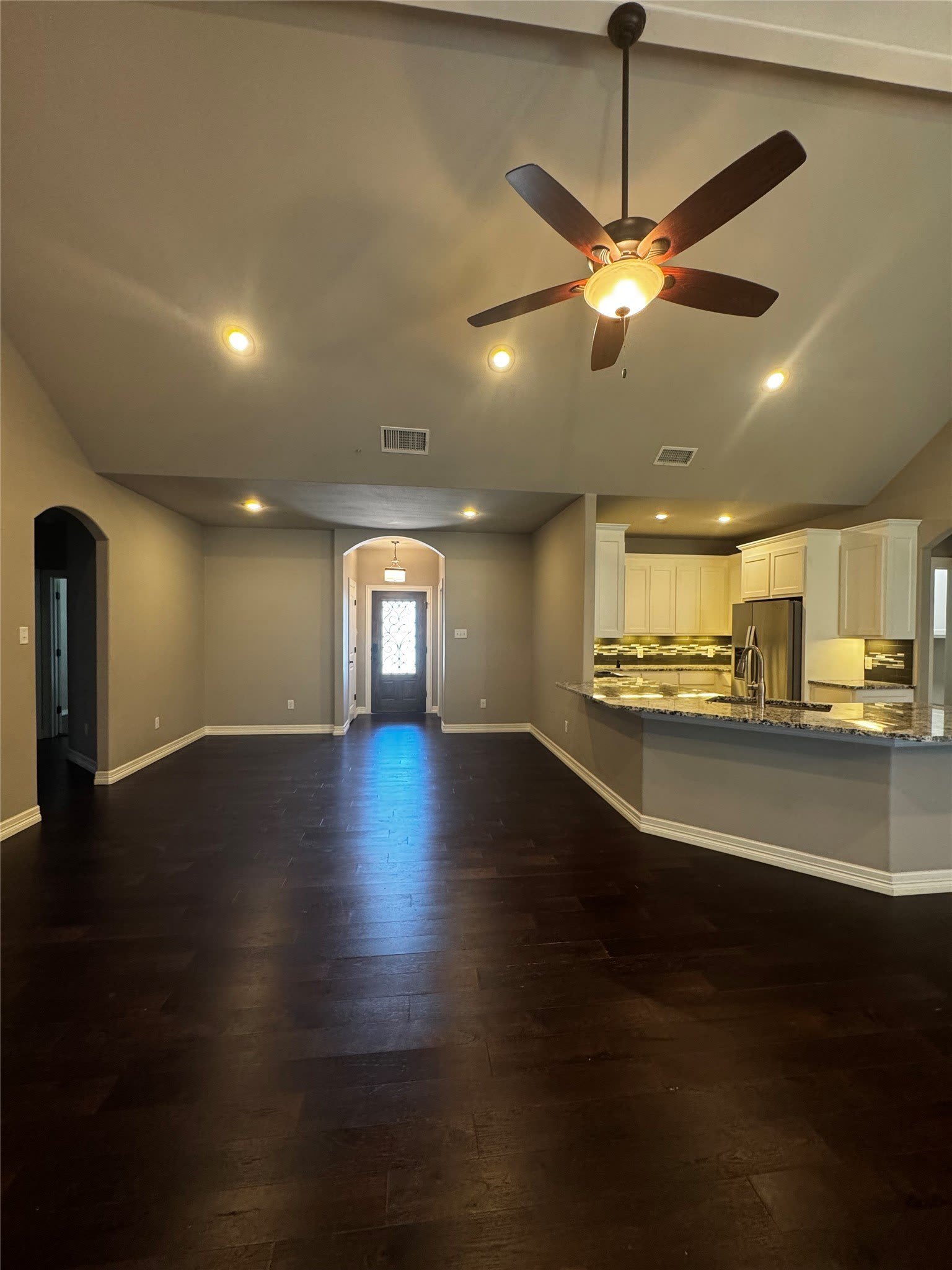 250 Southlake Drive – photo 2