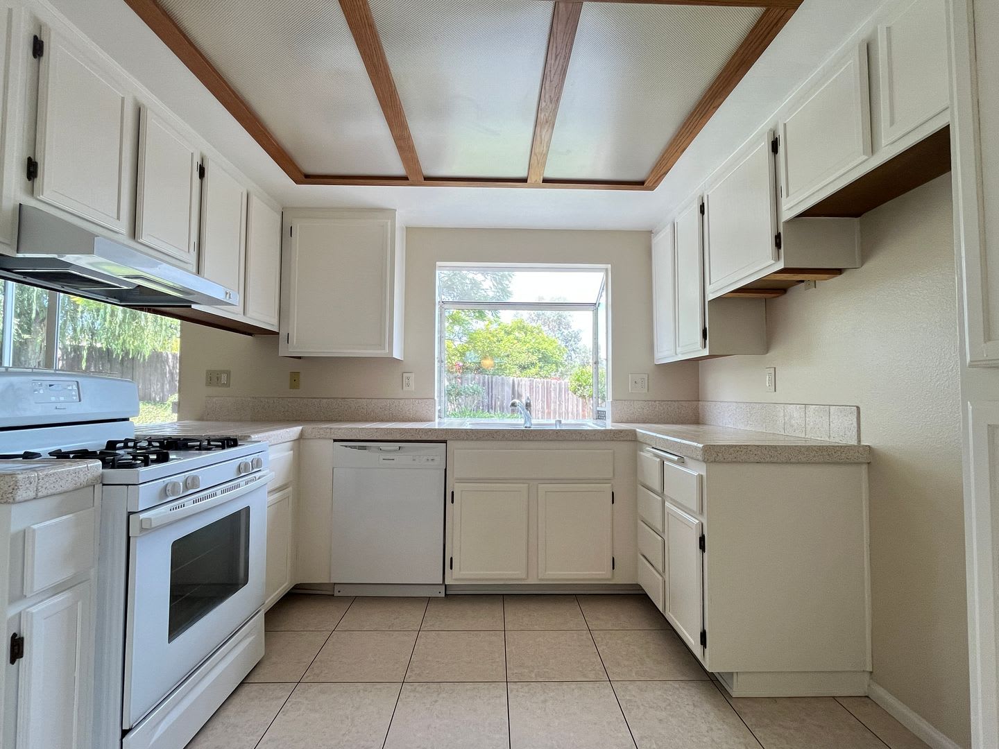 Bright & Move-In Ready: 4BR San Marcos Home with Downstairs Bedroom and Bath – photo 5