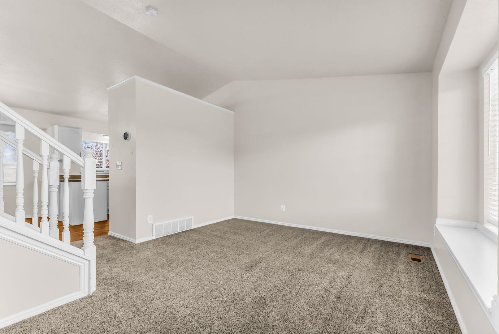 4 Bed Home with Mountain Views in Clearfield – photo 4
