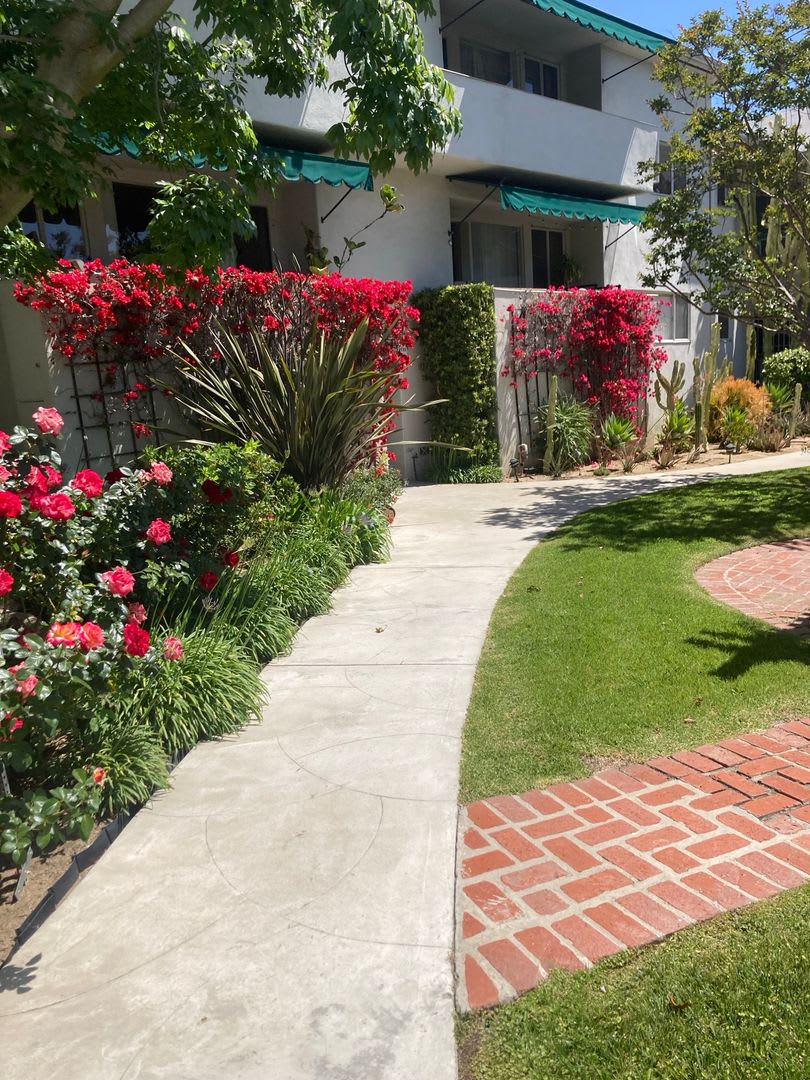 Laurel Garden Apartments – photo 2