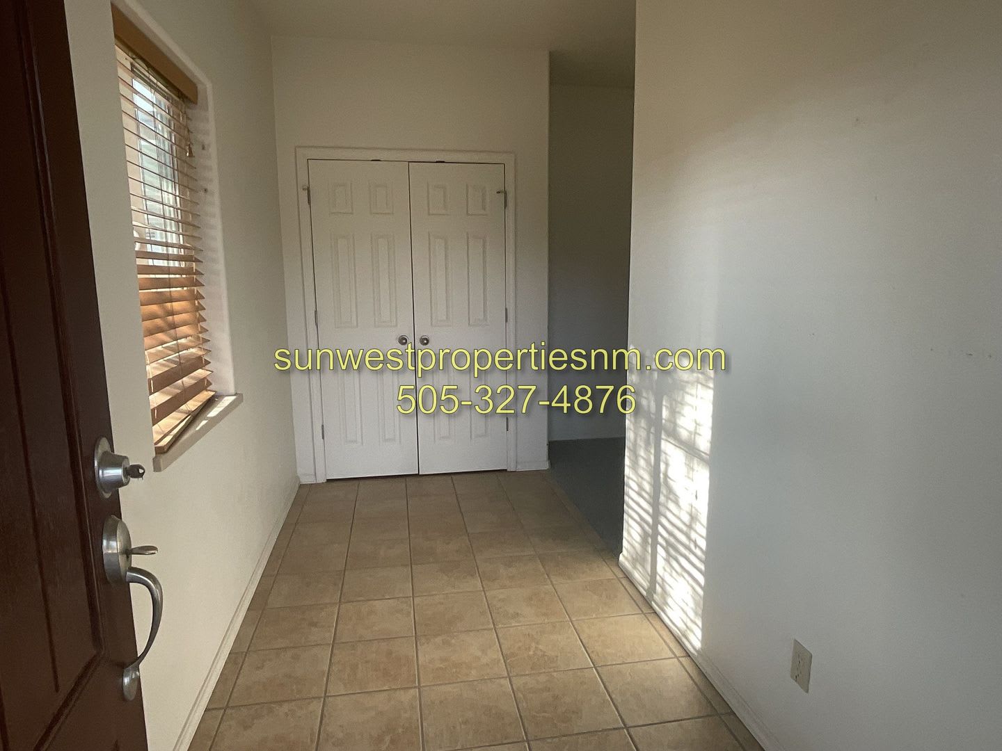 2 Bedroom 1 Bath 1 Car Garage Condo With Fenced Back Yard – photo 2
