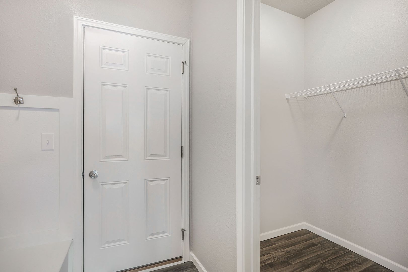 850 Winchester St – photo 3