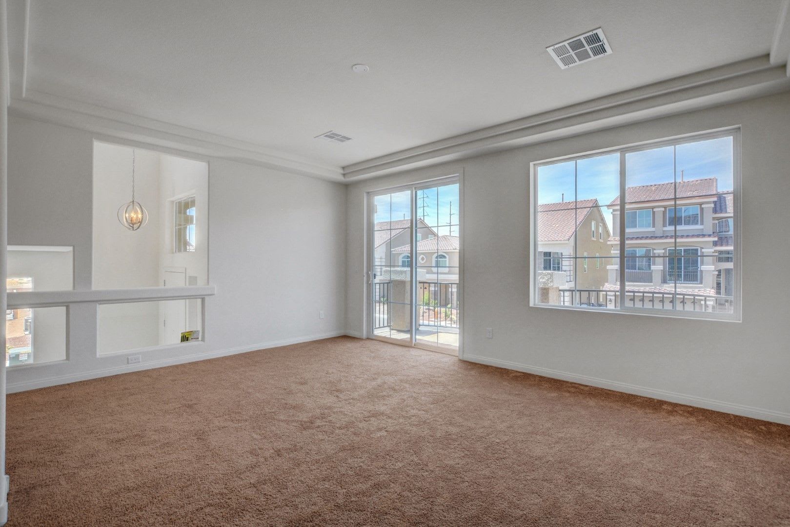 HUGE 3 Story, 5 Bedroom Home in the Southwest! – photo 5
