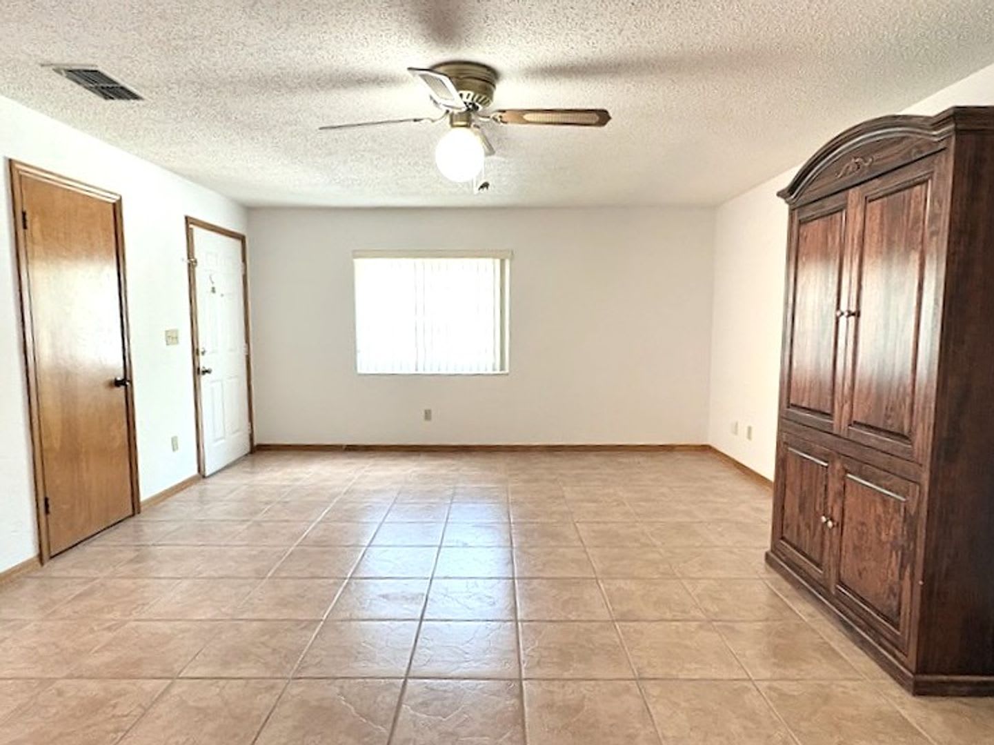 Cozy 2 Bedroom First Floor Condo! – photo 3