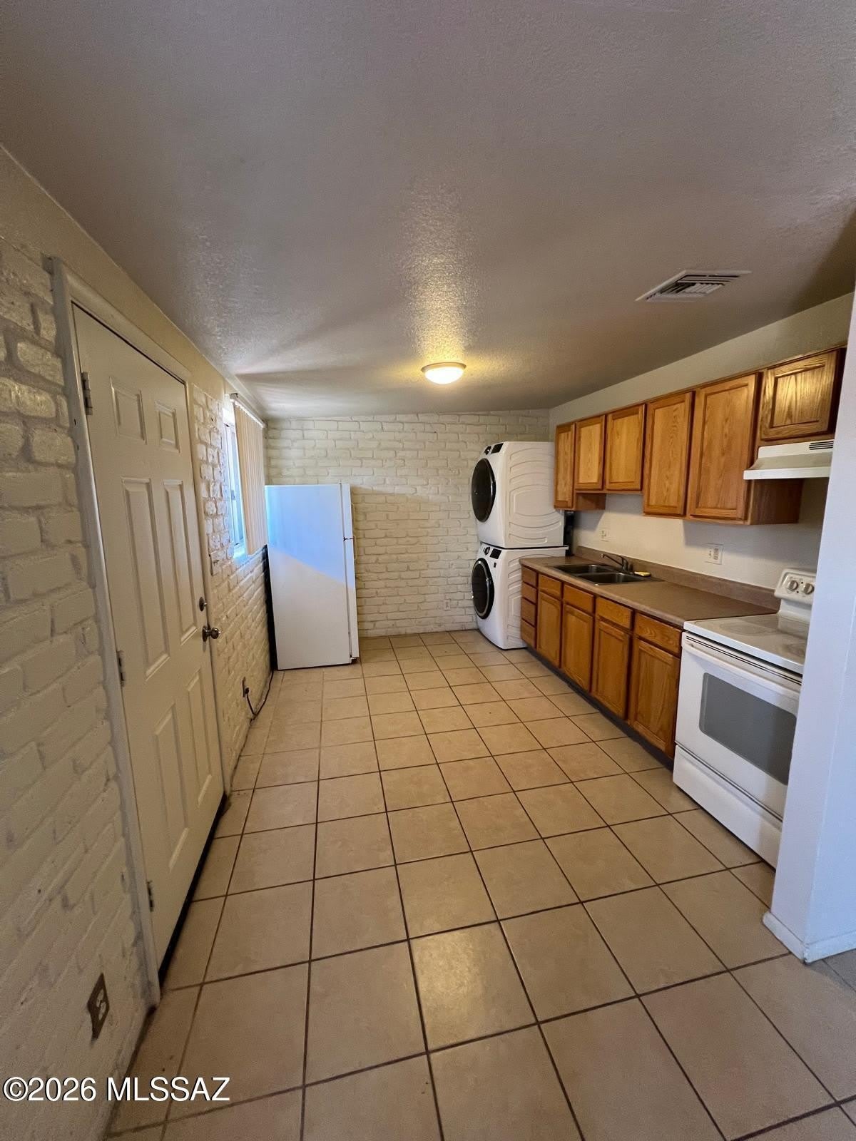 425 E Delano Street – photo 3