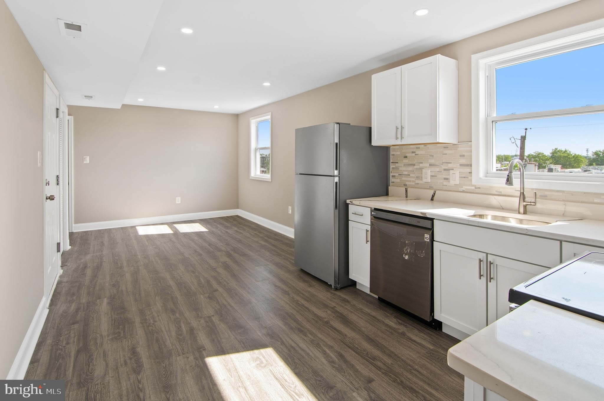 3022 E FAYETTE Street – photo 2