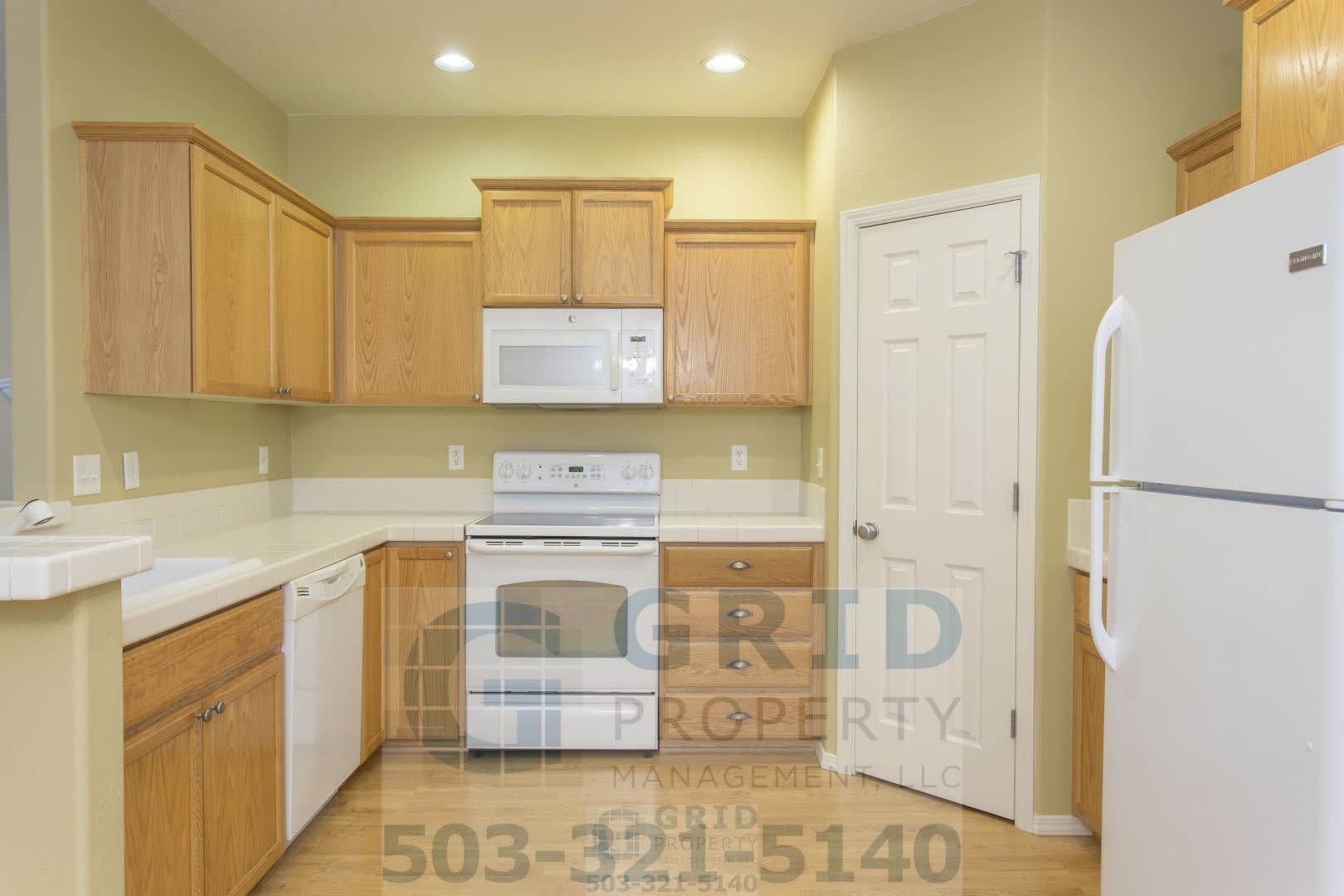 Spacious 3 Bedroom, 2.5 Bath Townhome Available in Hillsboro – photo 4