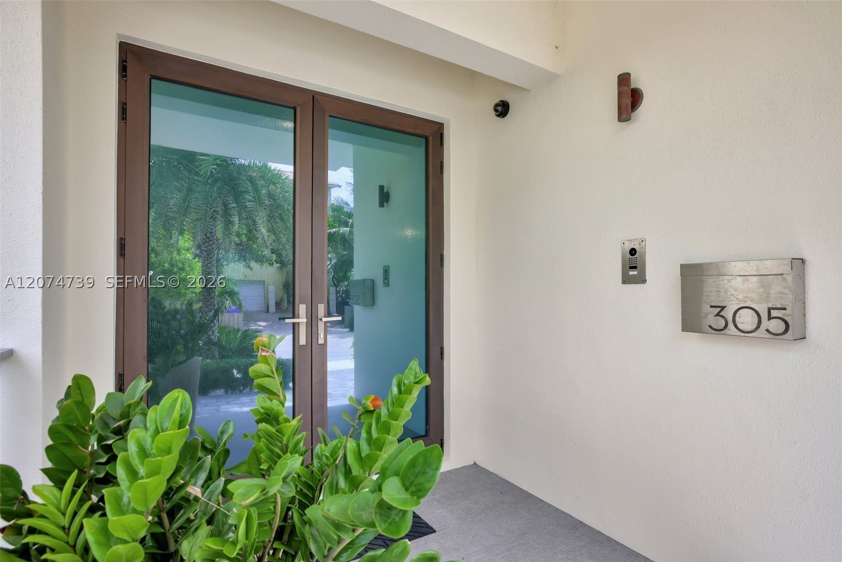 305 Oak St – photo 5