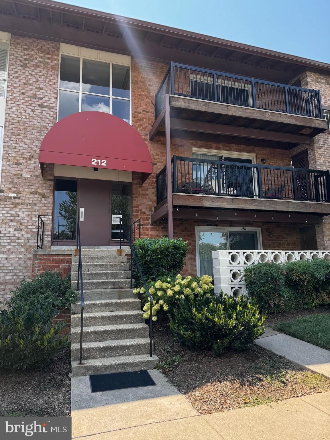 212 LOCUST Street SE – photo 2