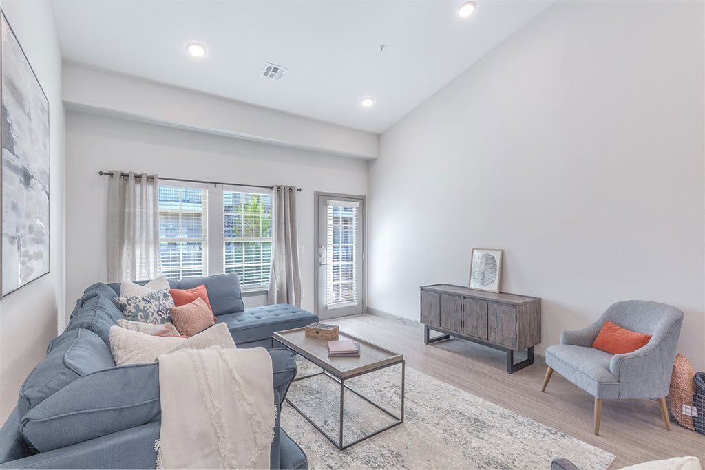 307 W 4Th St – photo 4