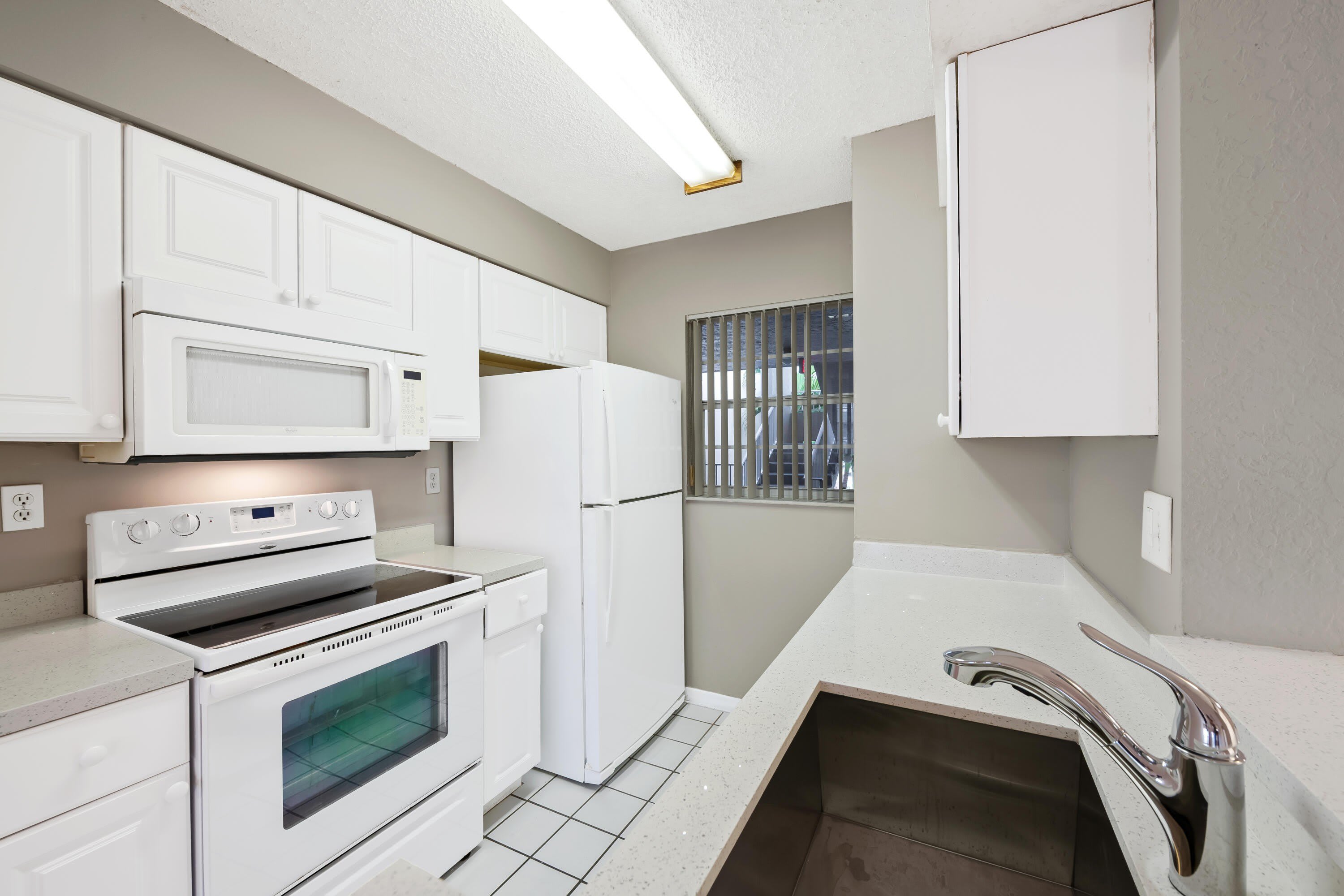2861 N Oakland Forest Drive – photo 3