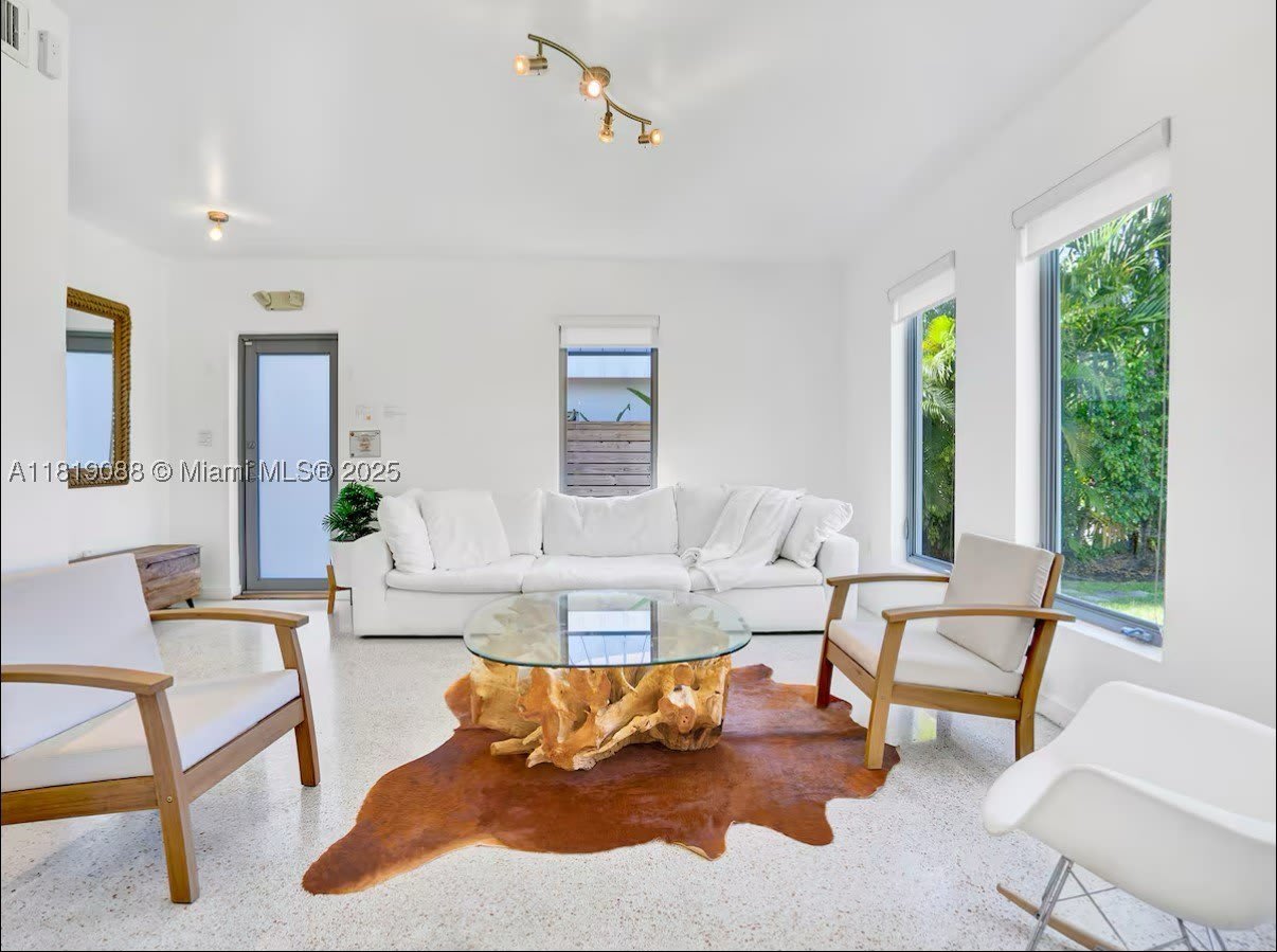 7537 W Treasure Dr – photo 5