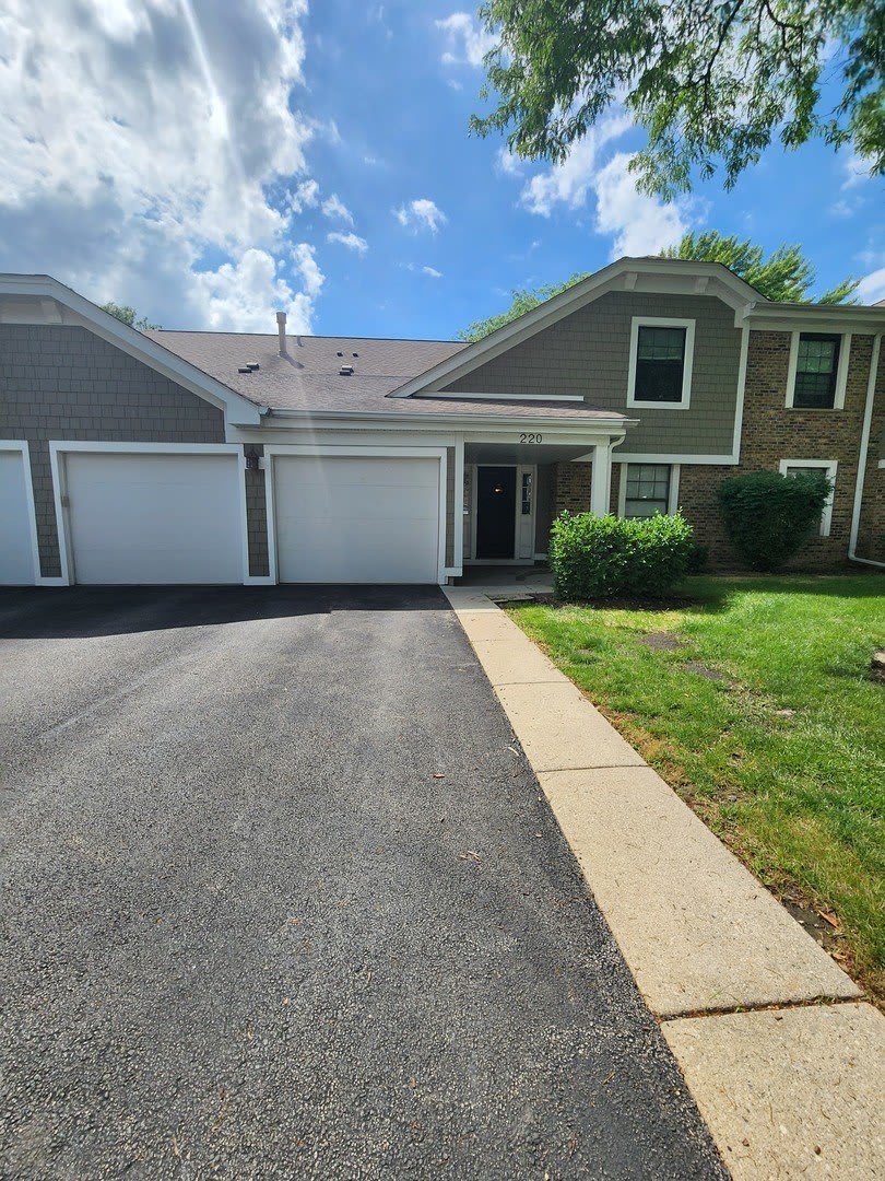 220 Hawthorne Court – photo 1
