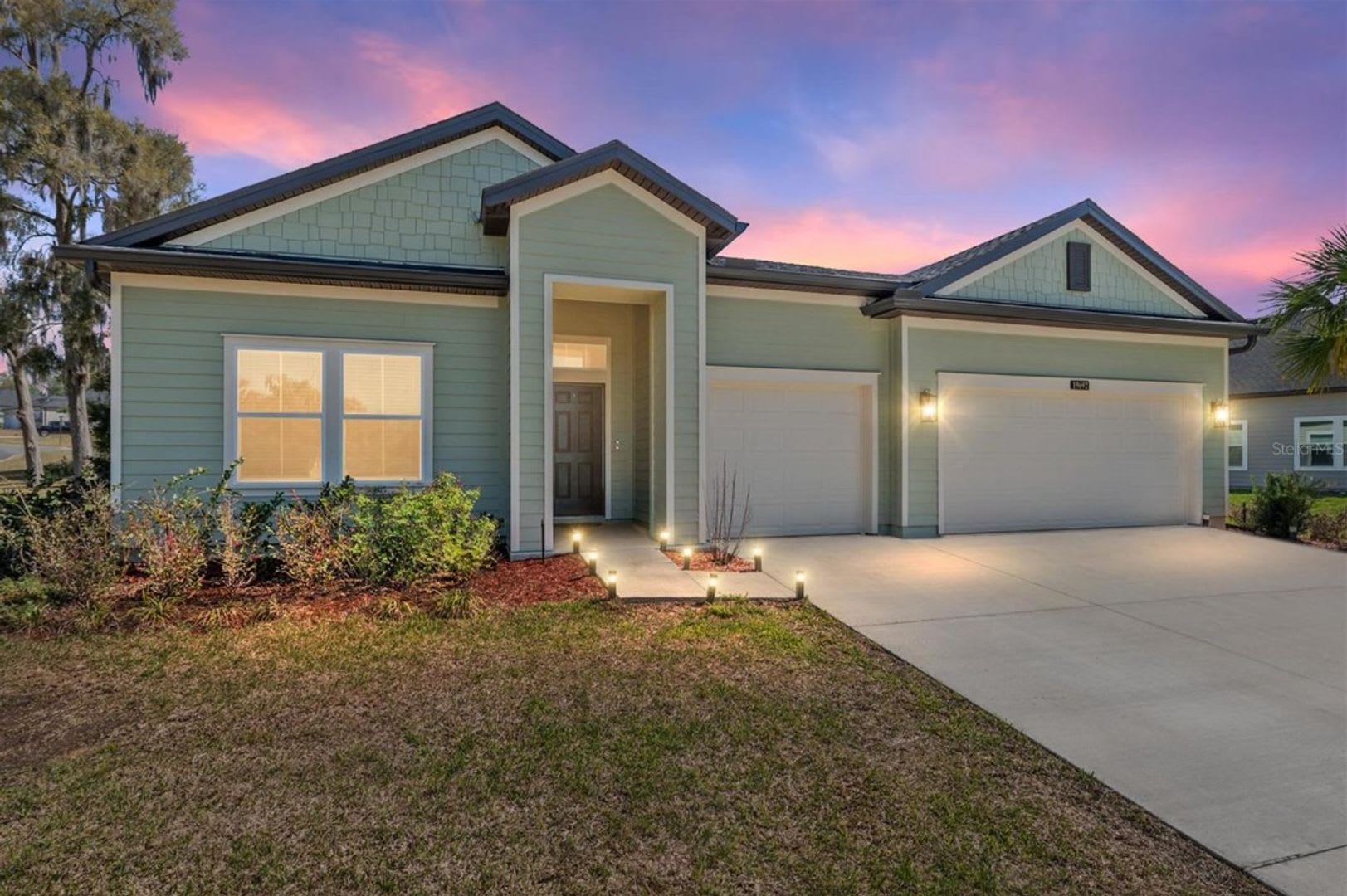 Gorgeous 4/3 with 3 Car Garage – photo 1