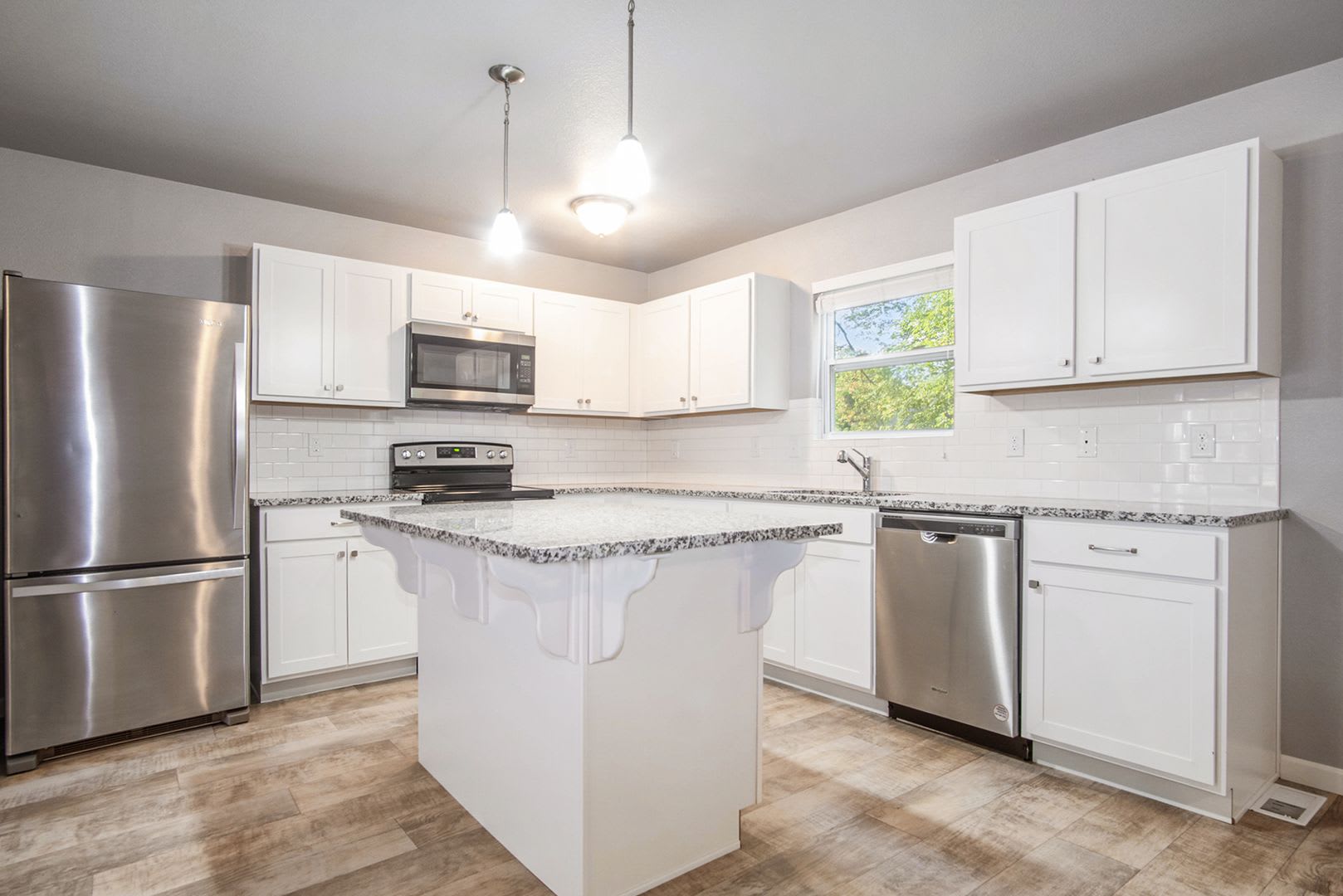 1002 Richard Avenue – photo 5