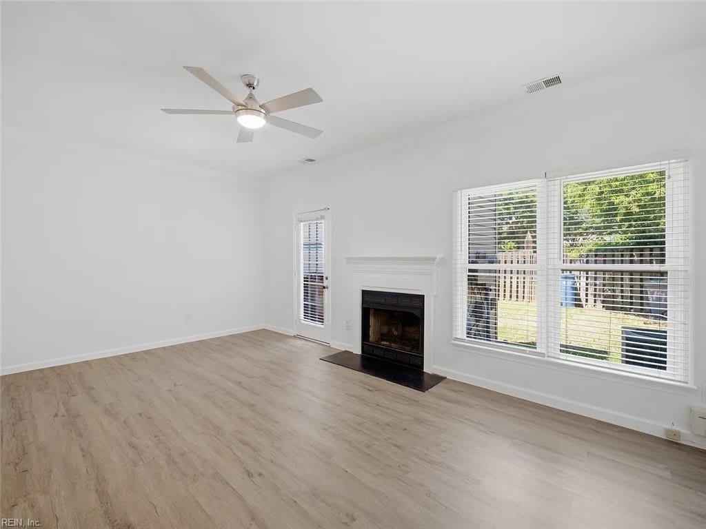 748 Creekside Crescent – photo 2