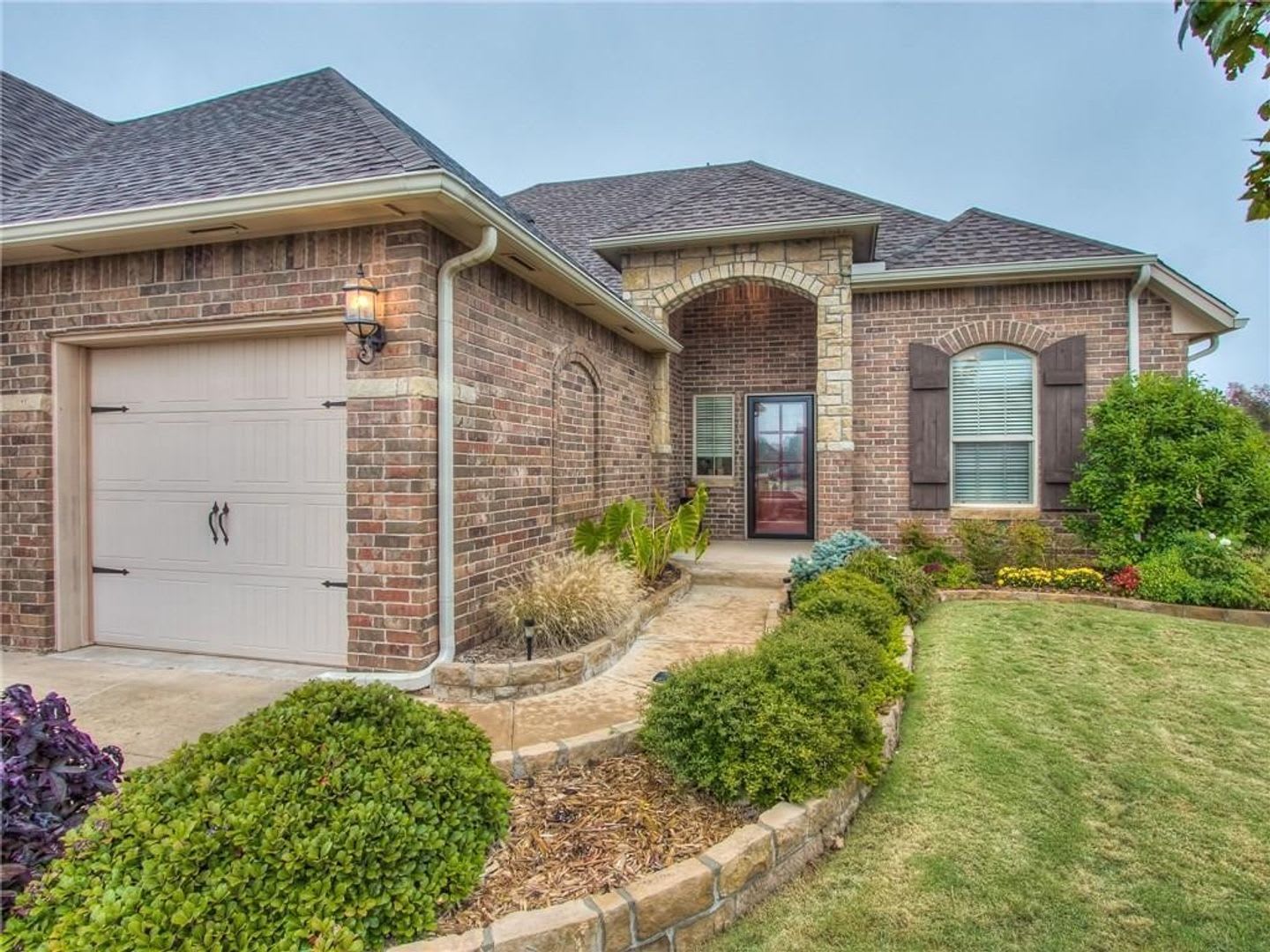 Lone Oak Lakes Deer Creek Schools 3 Bed 2 5 Bath 3 Car Garage Bonus Room Storm Shelter Hot Tub – photo 1