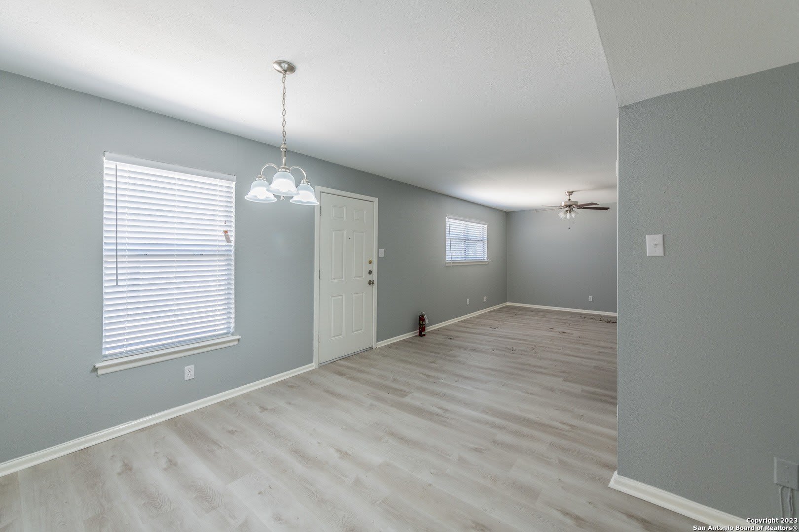 423 E DEWEY PL – photo 4