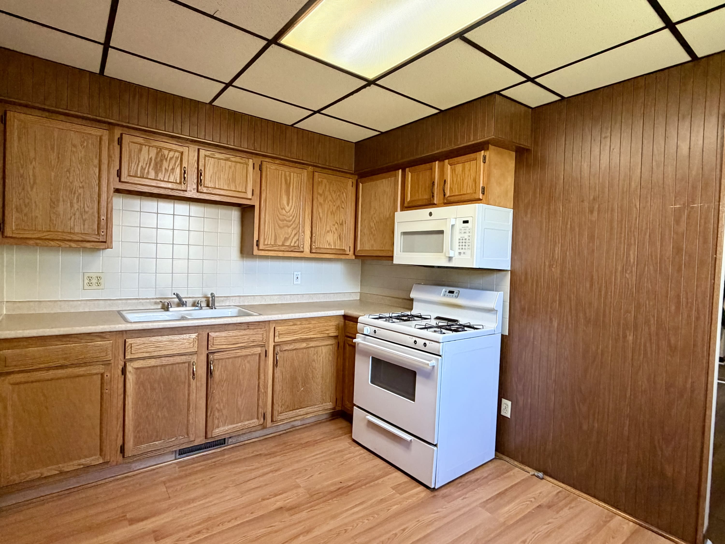 1206 Lawrence Road Northeast – photo 4