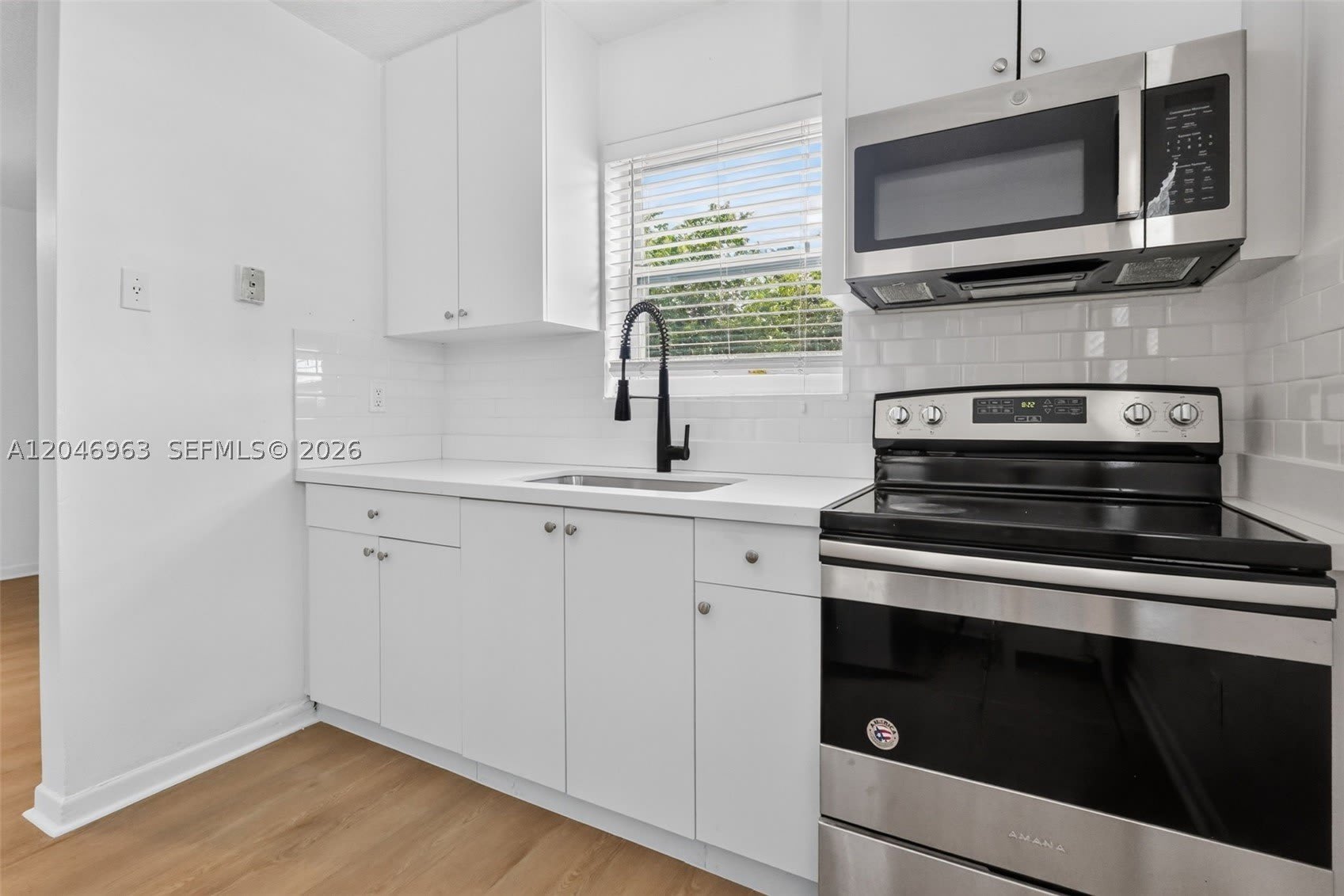 458 SW 9th St – photo 1
