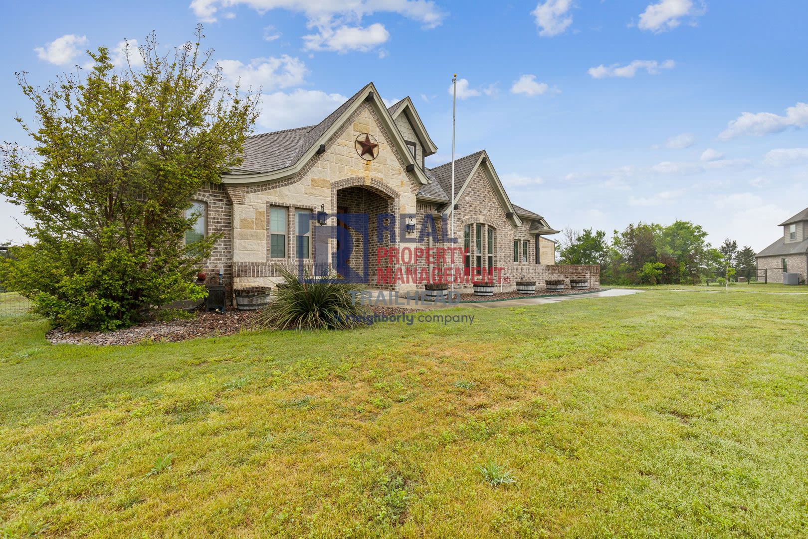 Custom 3-Bedroom Home on 2+ Acres in Deer Ridge Estates – photo 2