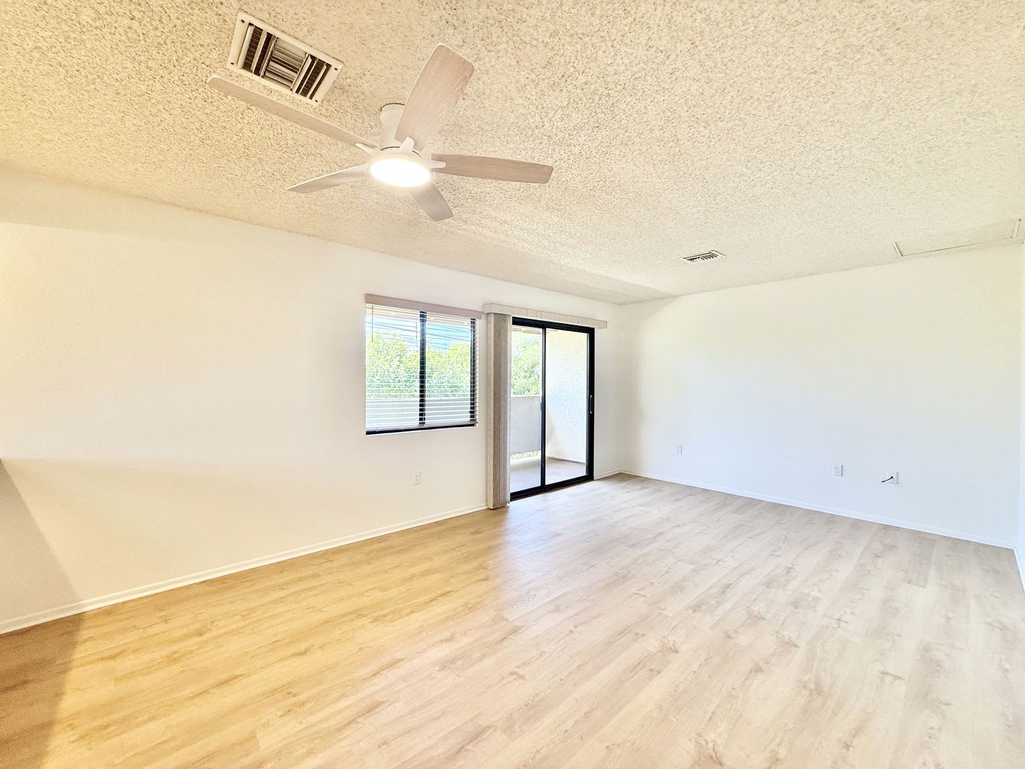 Available Now 3 Bedroom 2 Bathroom Upper Level Apartment In Palm Desert – photo 3