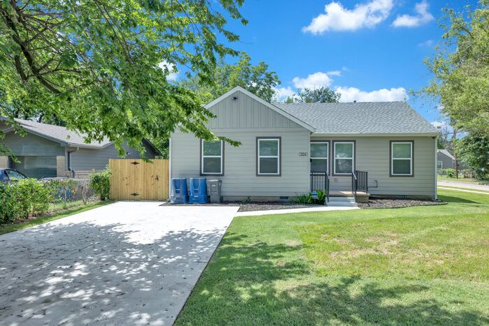 504 East Young Place – photo 4