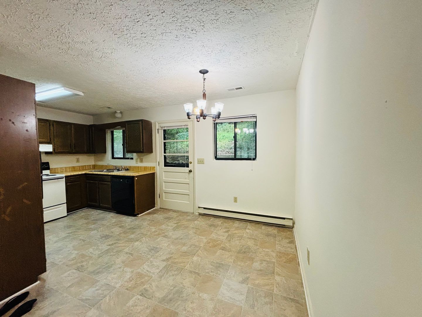 3 Bedroom 3 Bath House with 1 Car Garage – photo 5