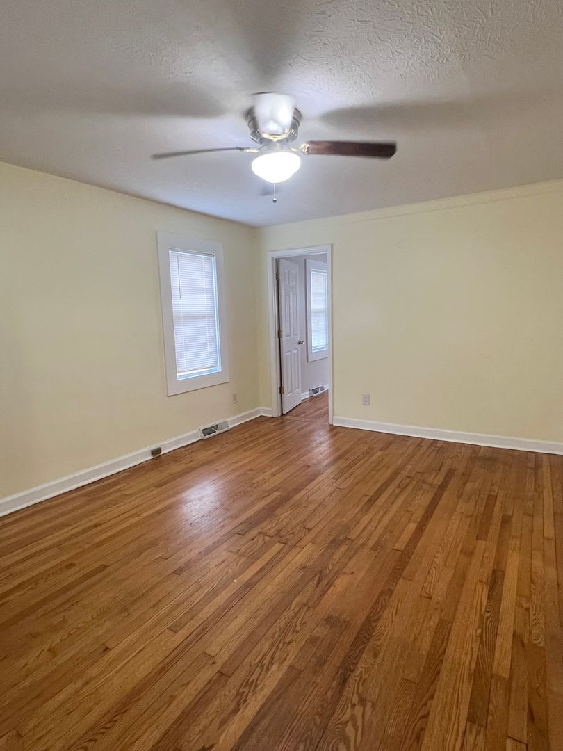 2 Bedroom 1 Bath Bungalow In North West Asheville – photo 3