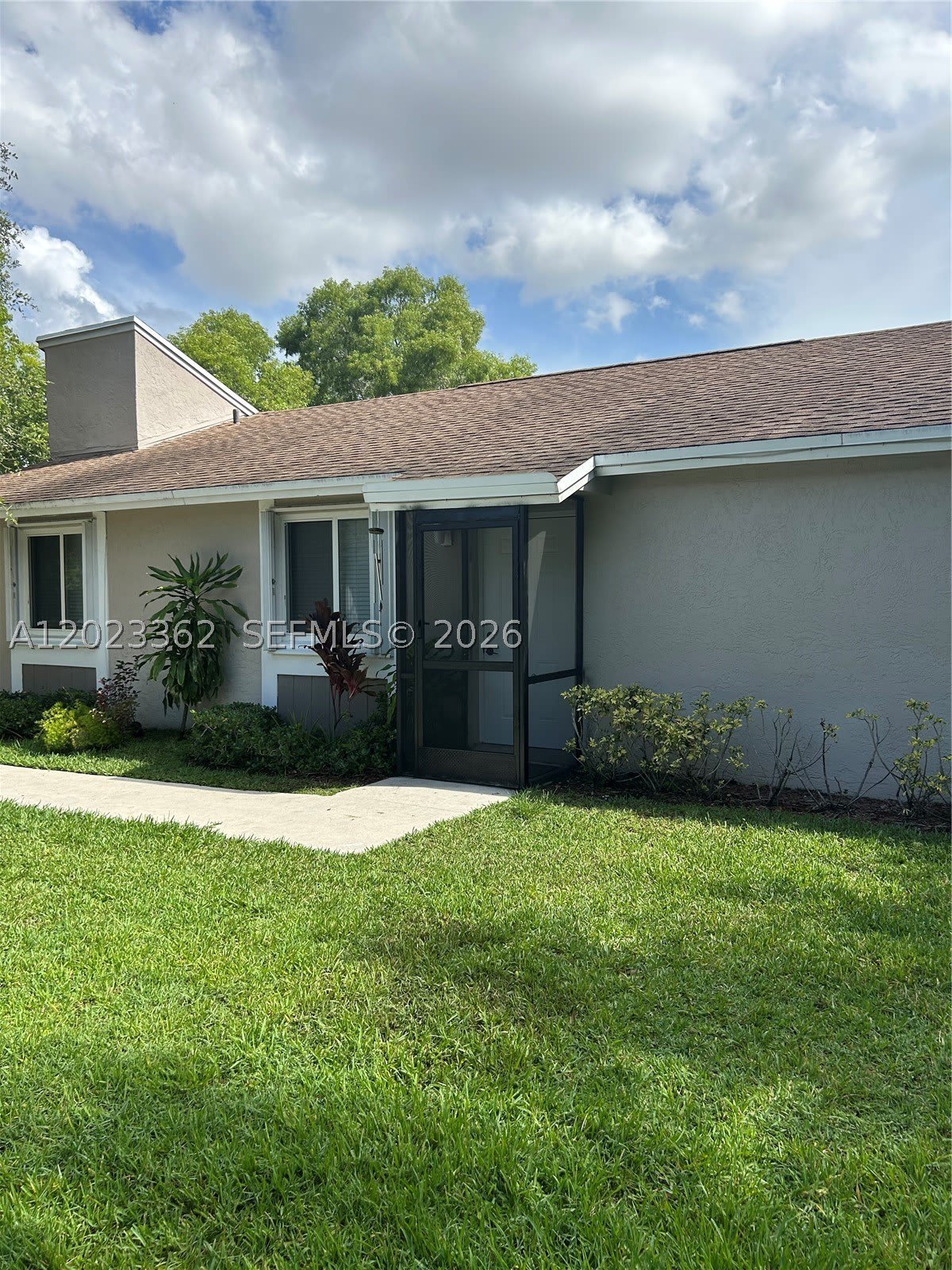 578 Woodgate Cir – photo 2