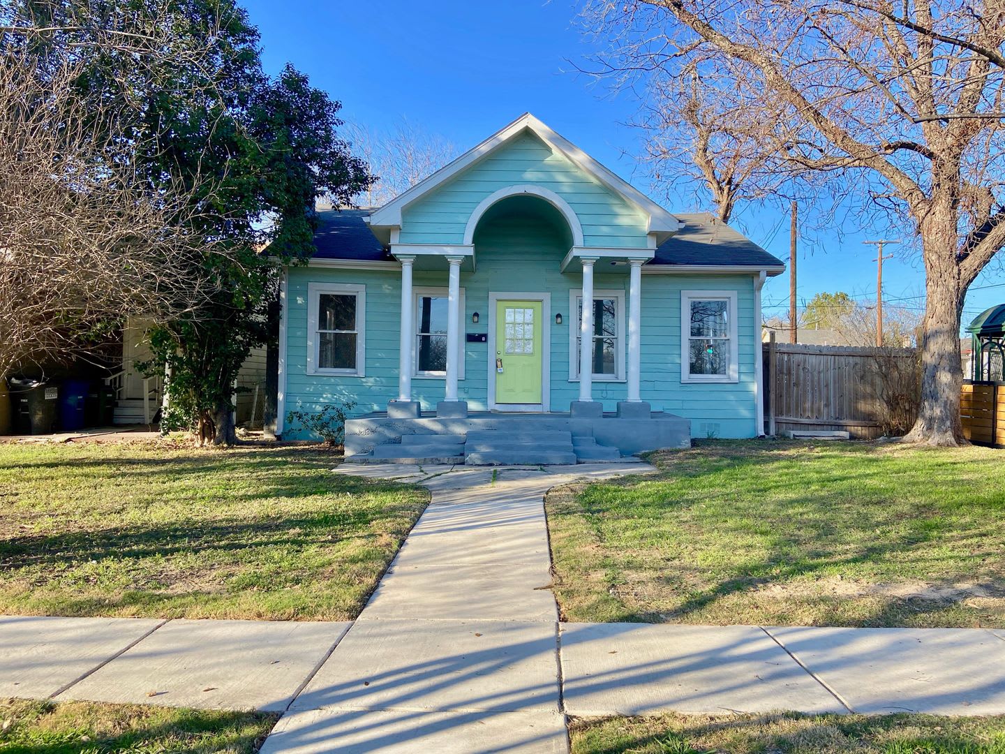400 Off First Month S Rent If Move In By 9 1 26 Recreated Historic Home 2 Bd 1 5 Ba – photo 2