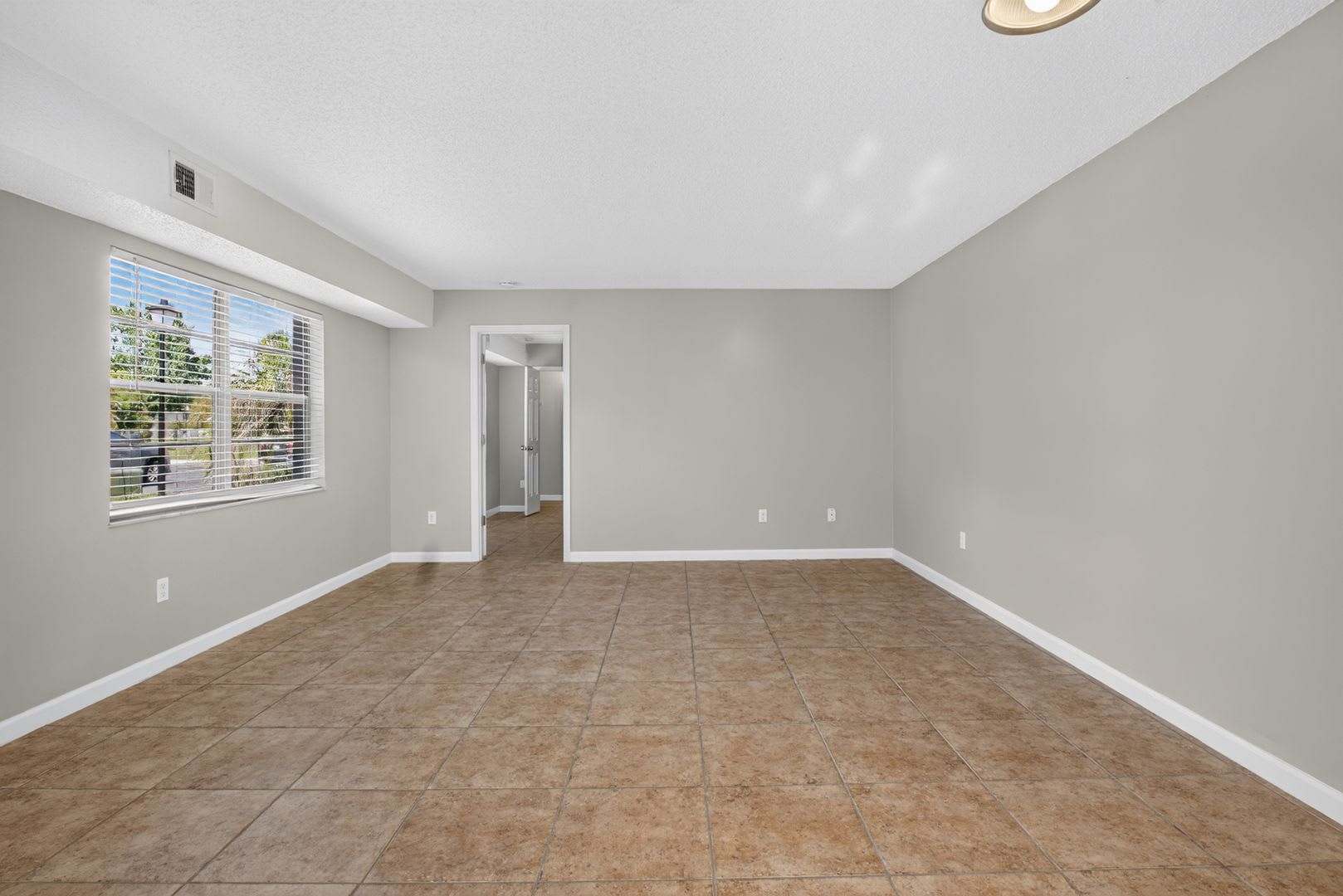 Well Appointed 2 2 1St Floor Condo In Beautiful Winter Garden Available Now – photo 5