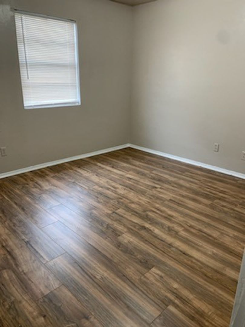 *HUD ACCEPTED* 2/1 Downstairs Fourplex with Water Included – photo 5