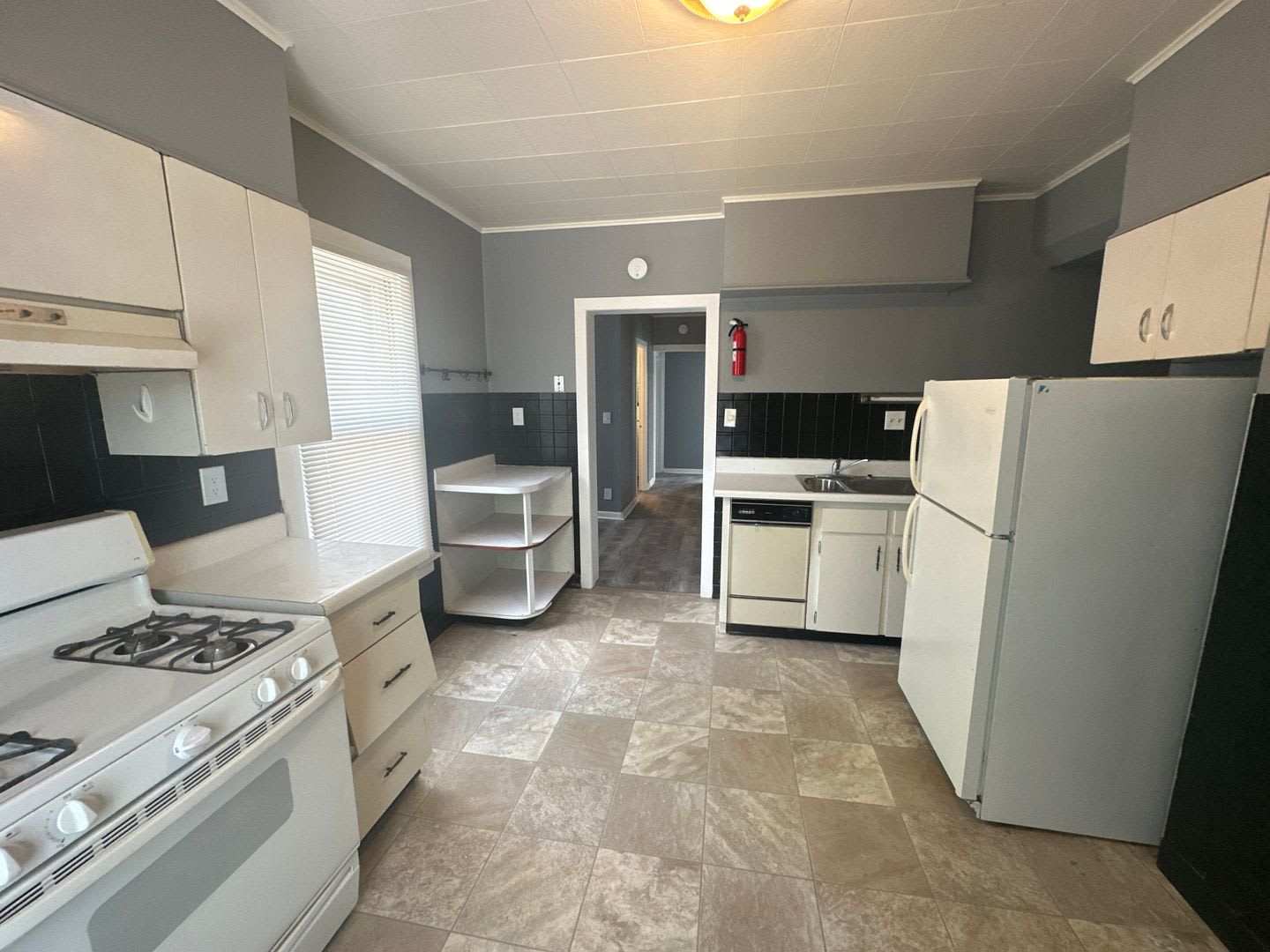 4 Bedroom Single Family – photo 2