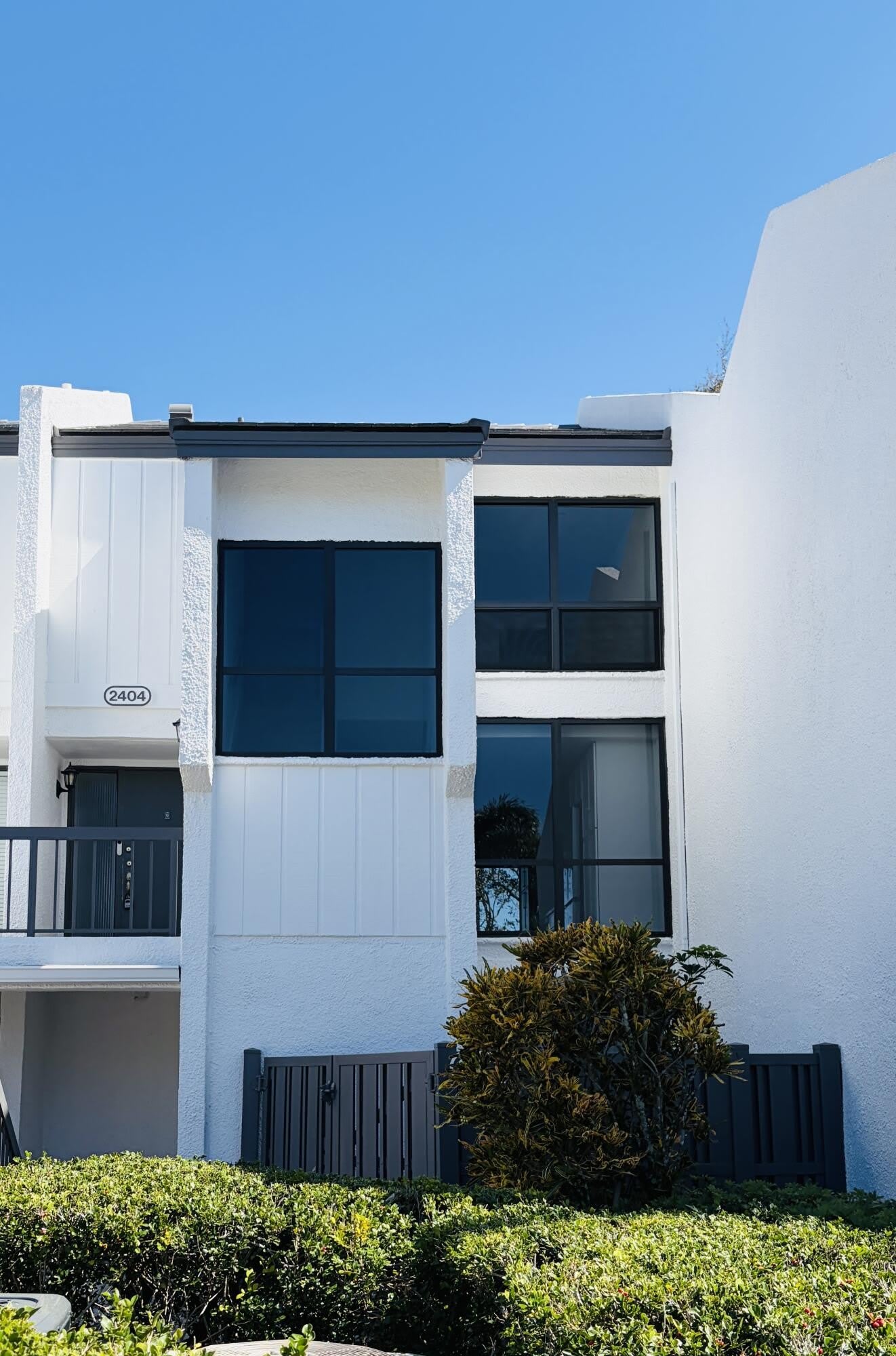 2404 Bridgewood Drive – photo 1