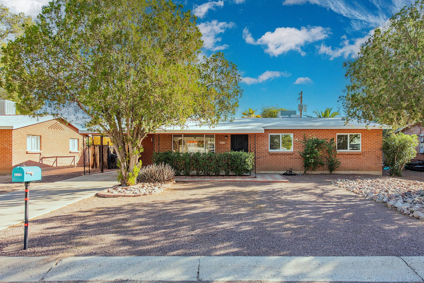 Cool Central Pool Home – photo 2