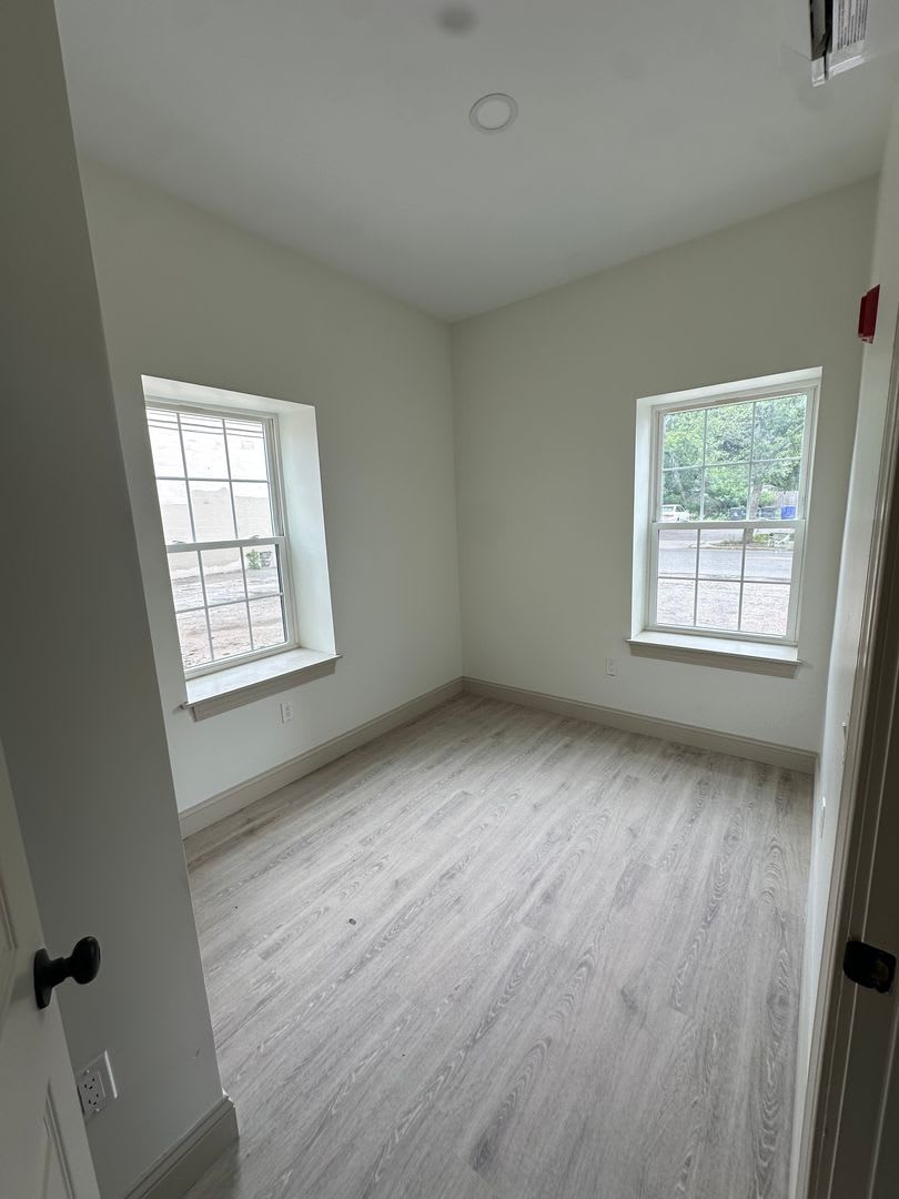 Brand NEW 1 Bed/ 1 Bath Apartment in Providence! – photo 2