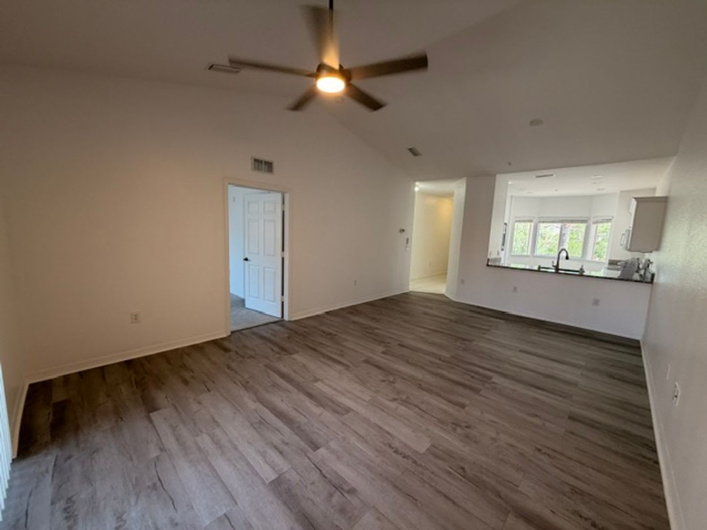 Remodeled 2/2 Upstairs Condo – photo 2