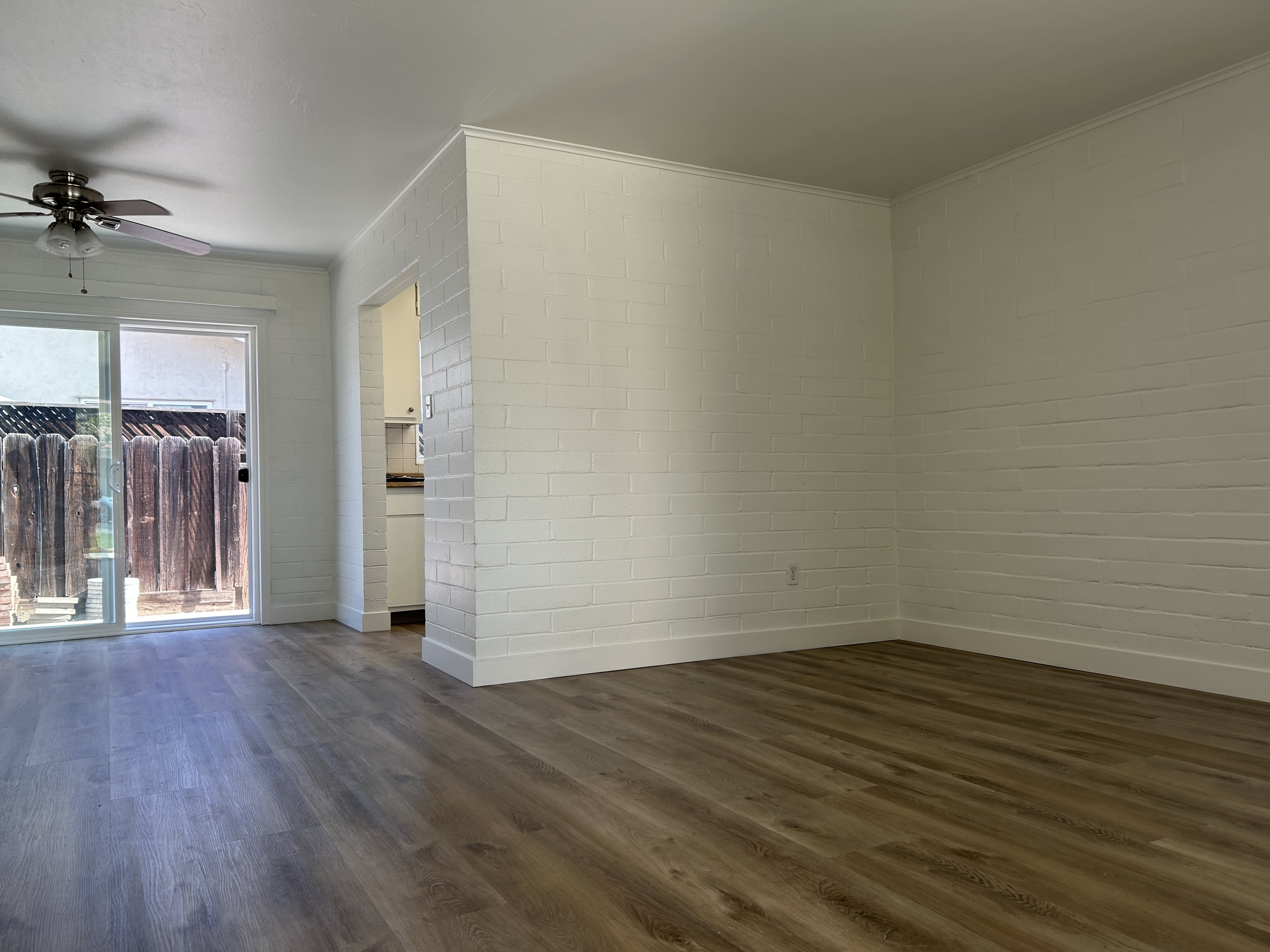 235 W Beverly Pl – photo 3