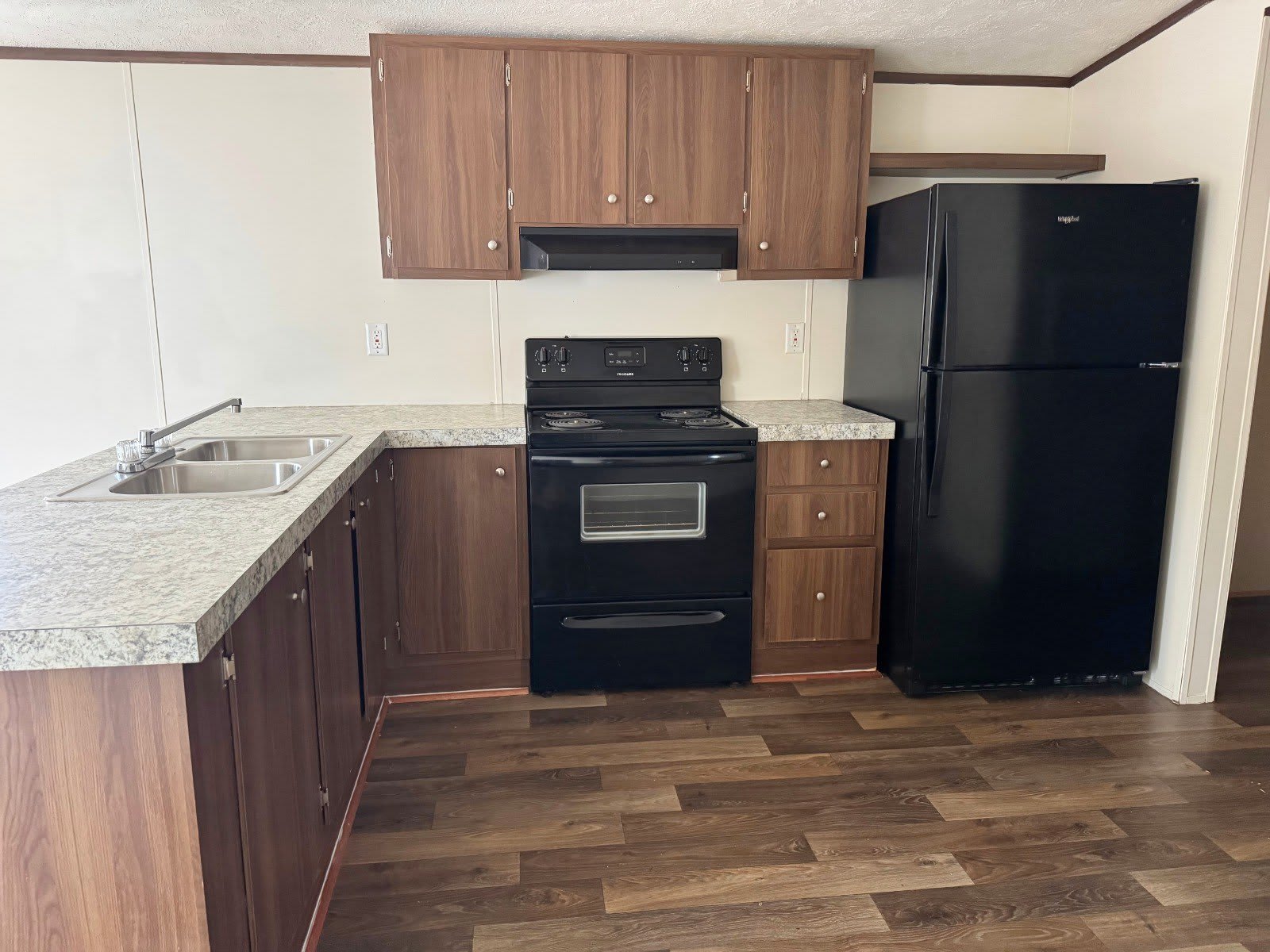 565 Travis Way – photo 1
