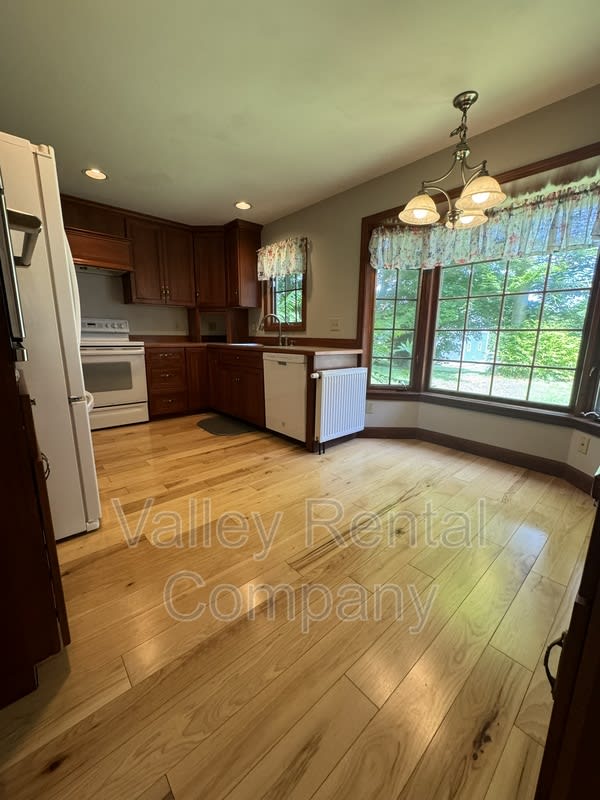 4 Lawrence Plain Road – photo 4