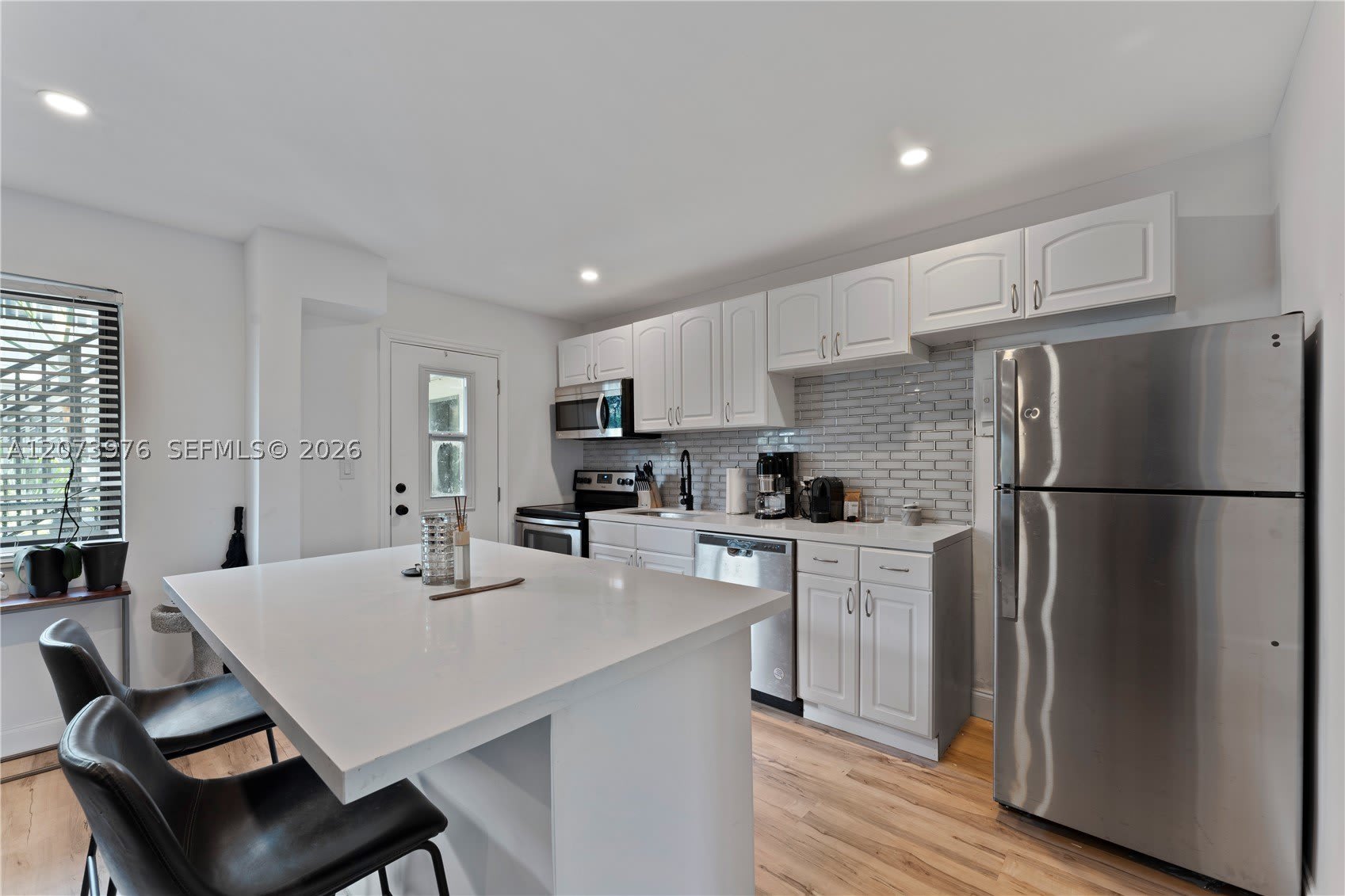 3242 Mary St – photo 4