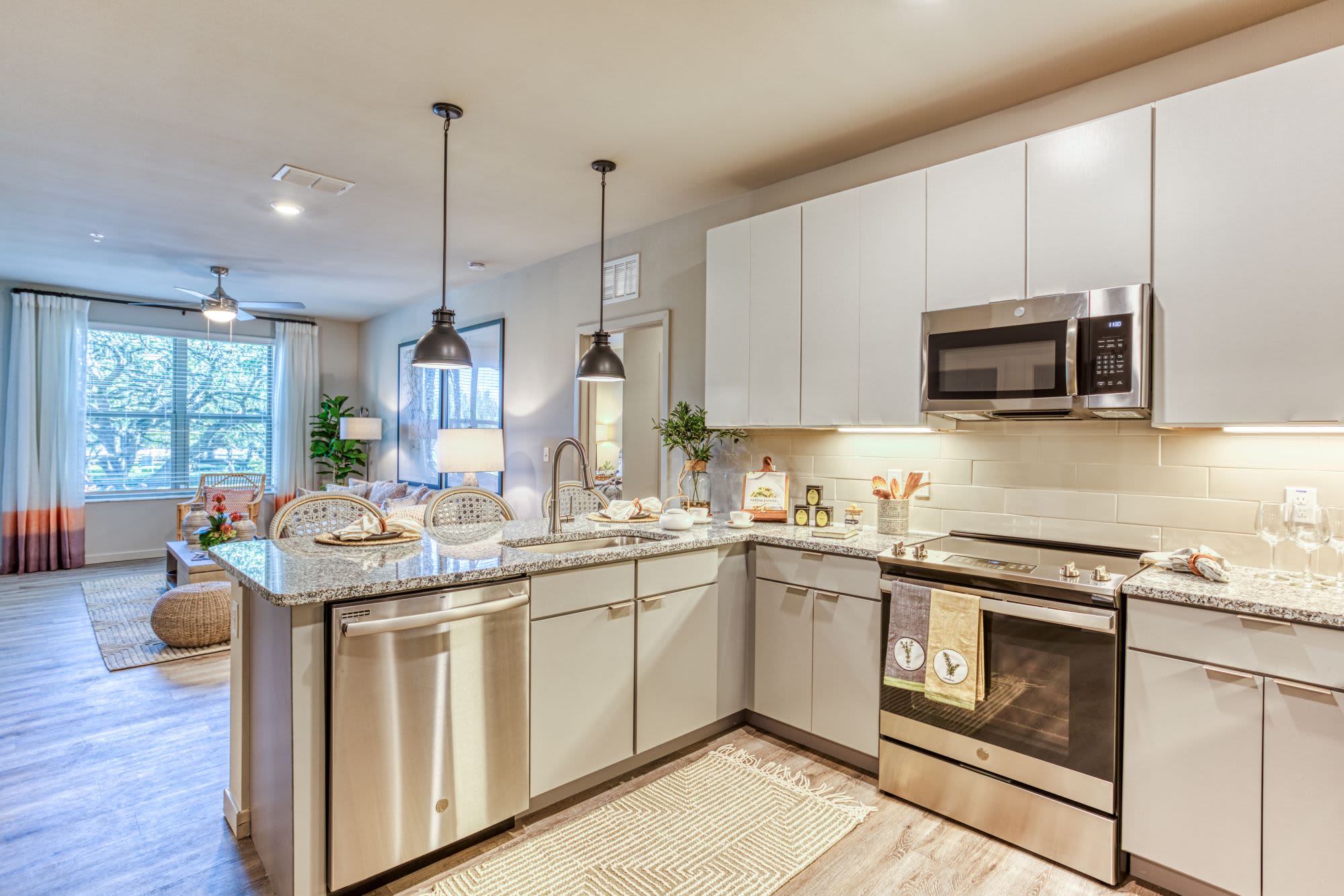 8111 N 10 – photo 5