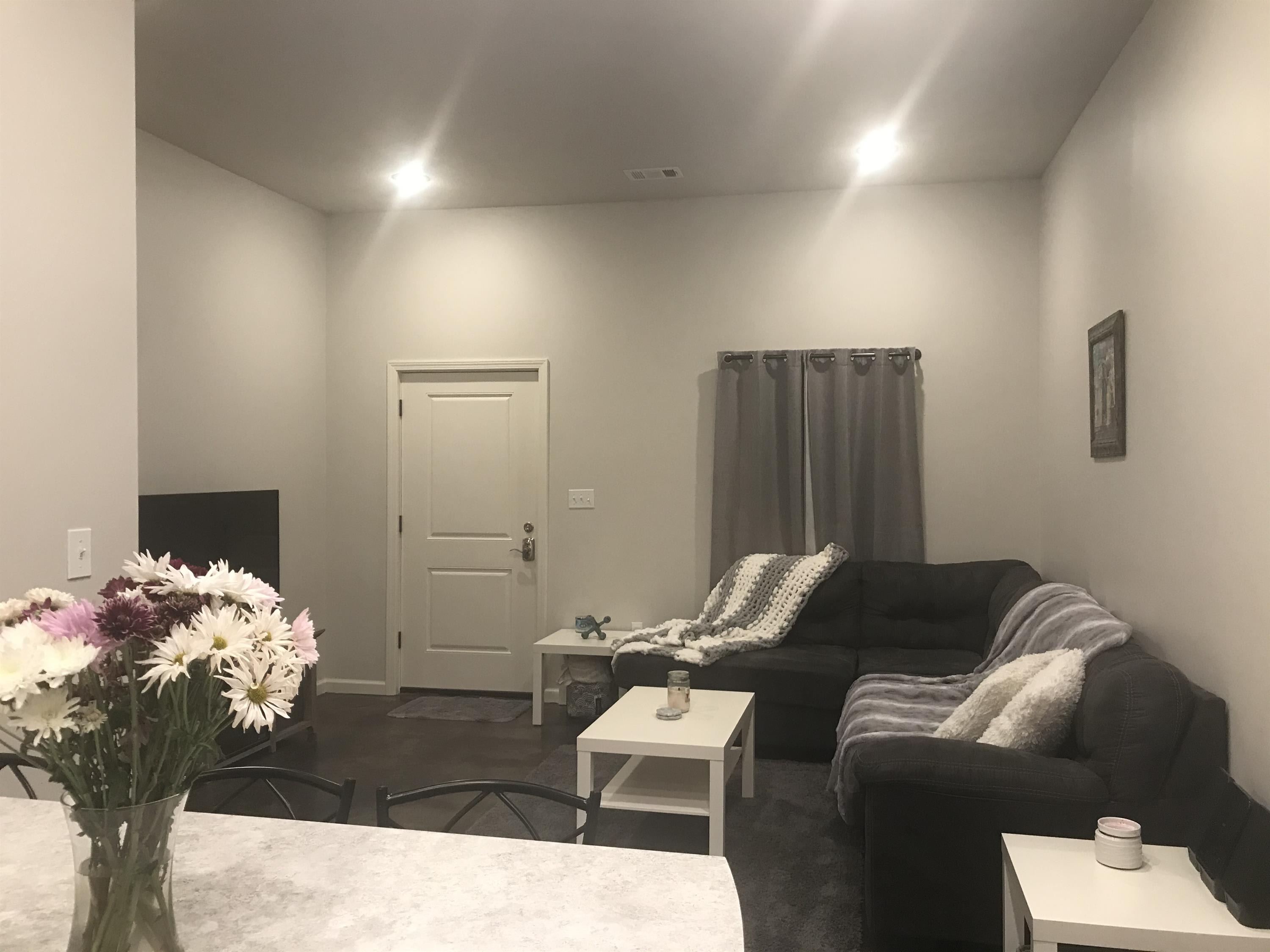 1613 West Nettleton Avenue B – photo 1