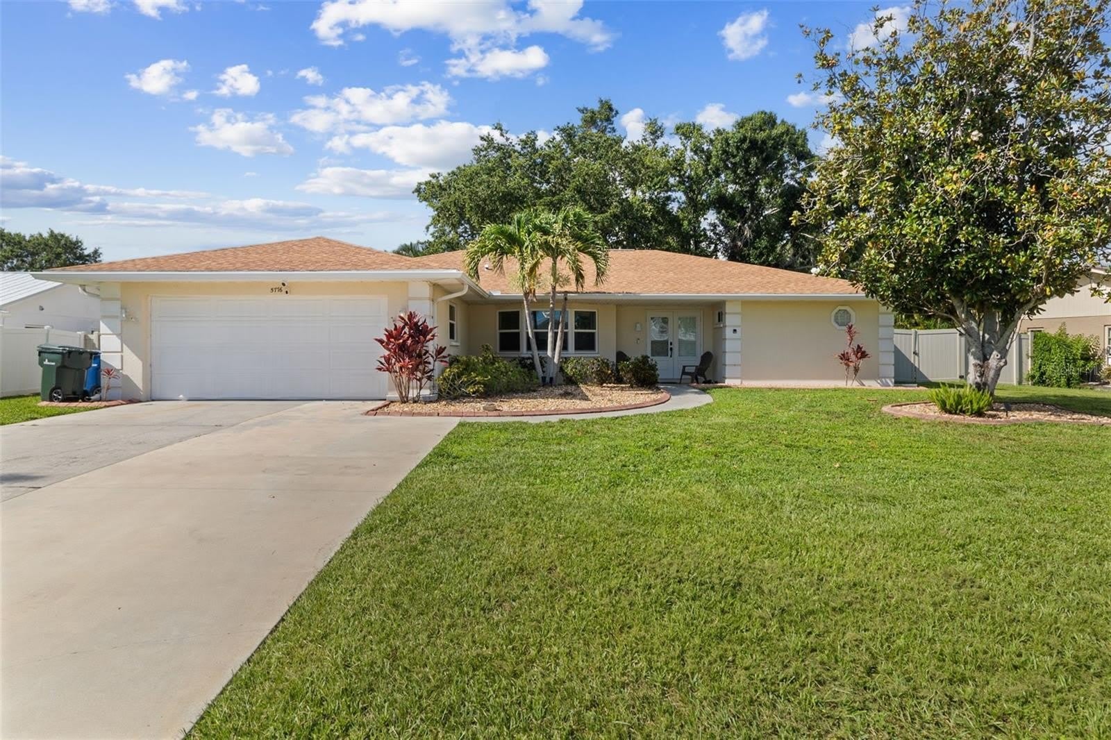 5776 AUGUSTA Circle – photo 2