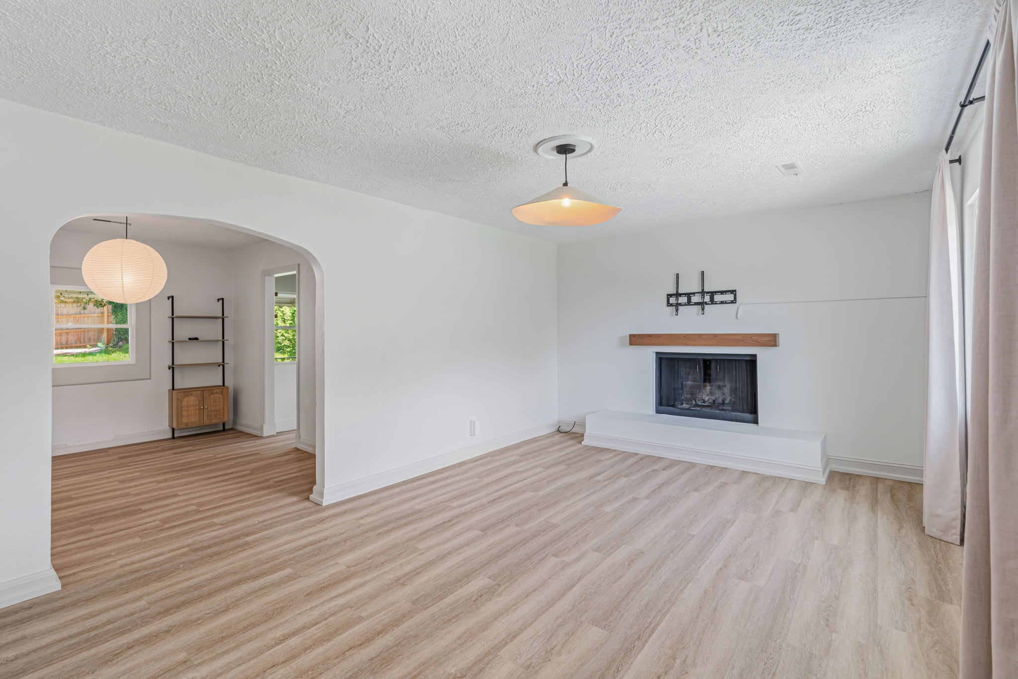 2531 Keystone Avenue – photo 2