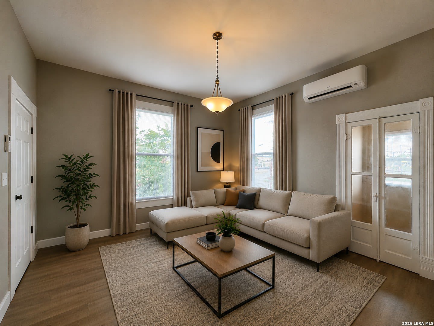 602 W Laurel St – photo 3